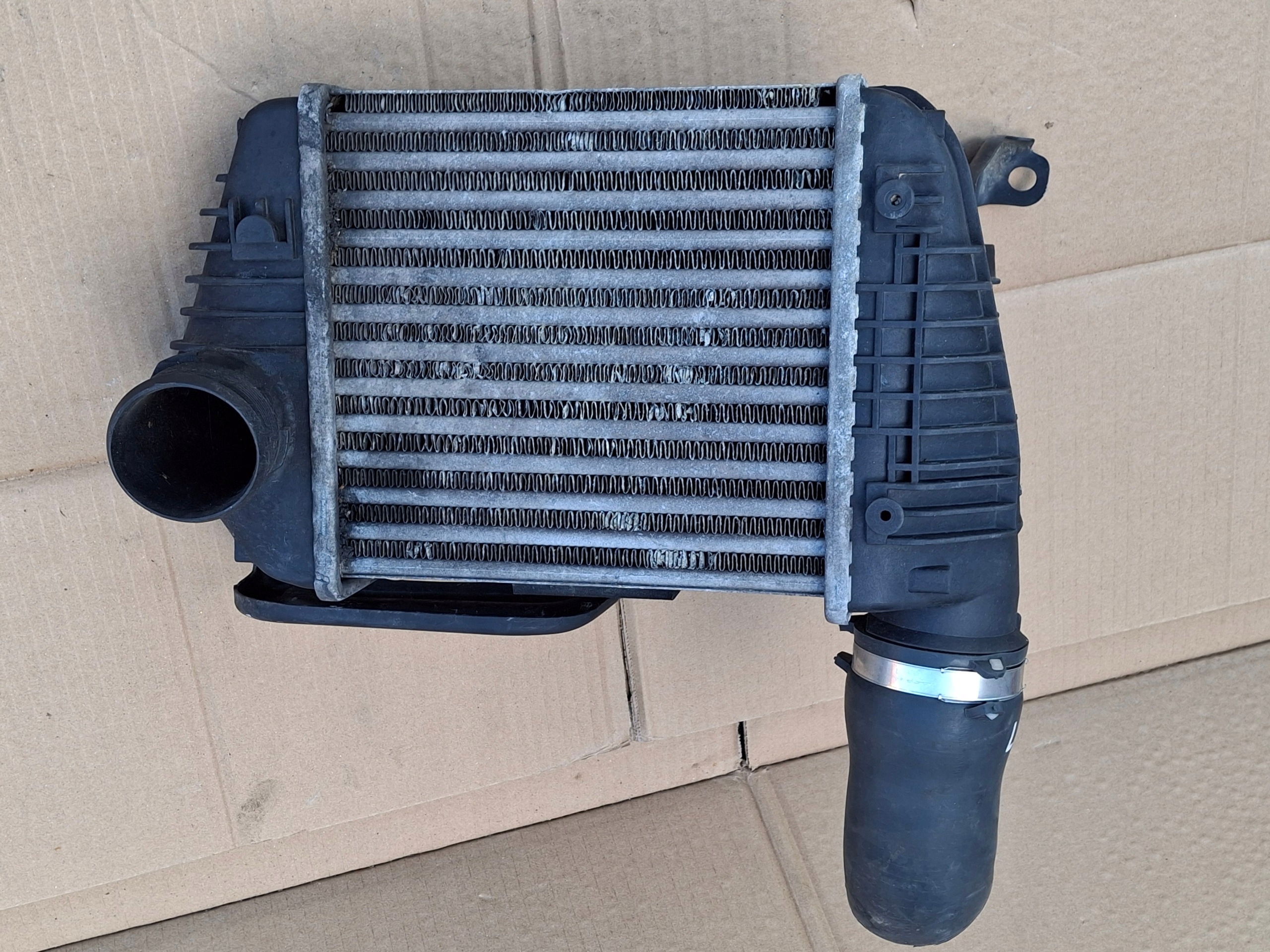 Intercooler direito Audi A6 C6 1.9 OEM 4F0145806R image 2