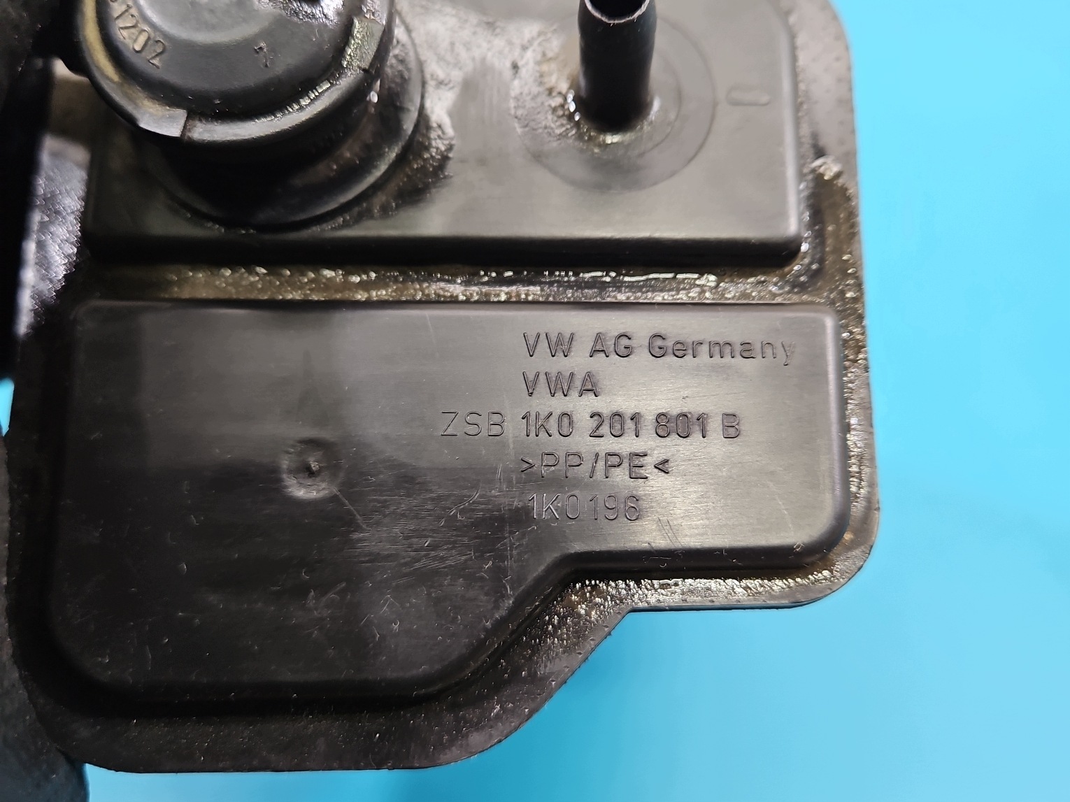 Filtre à charbon VW Skoda Audi 1K0201813 image 3