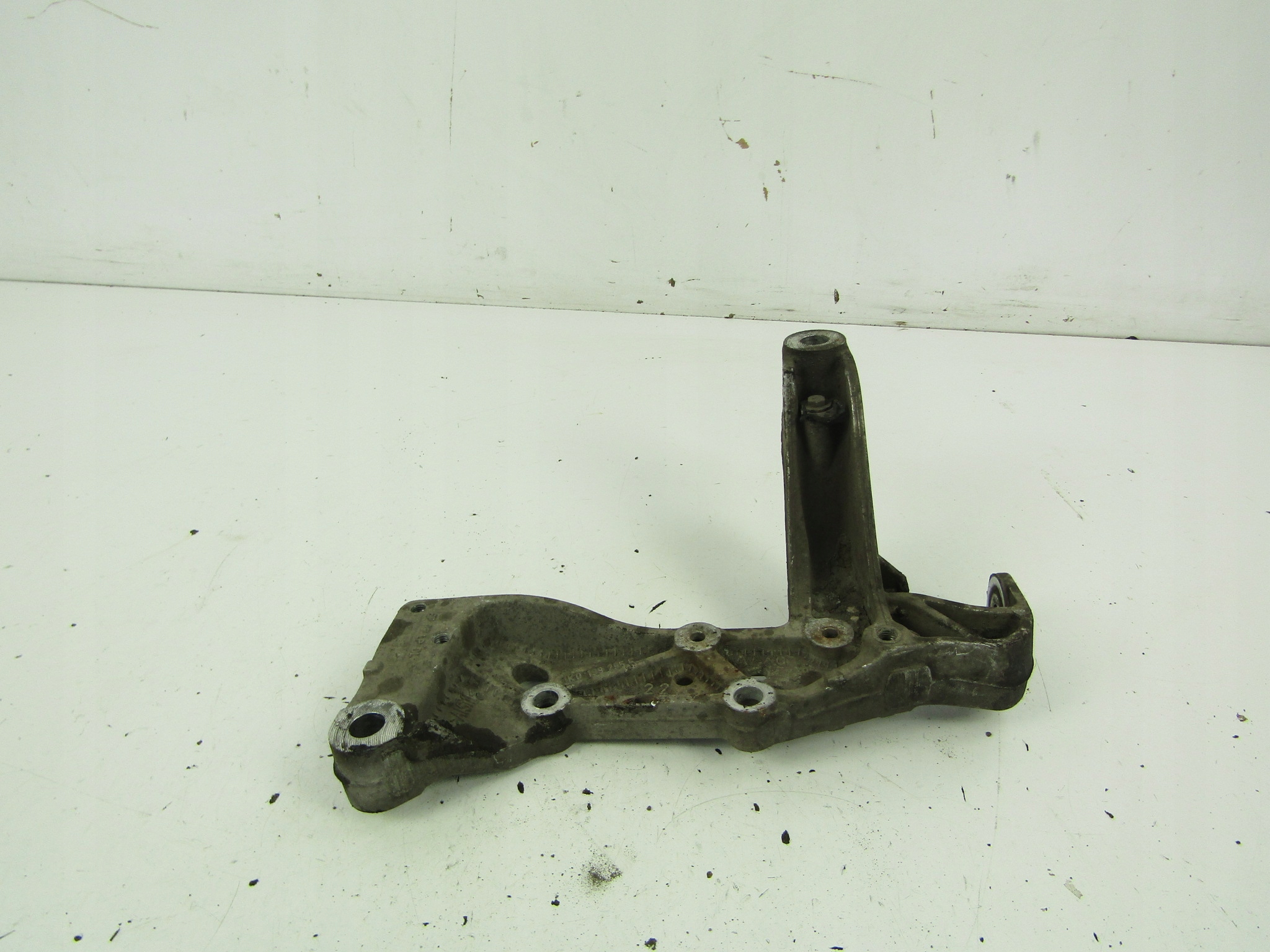 Bärarmfäste Bak Vänster VW Touran 1K0199295E image 2