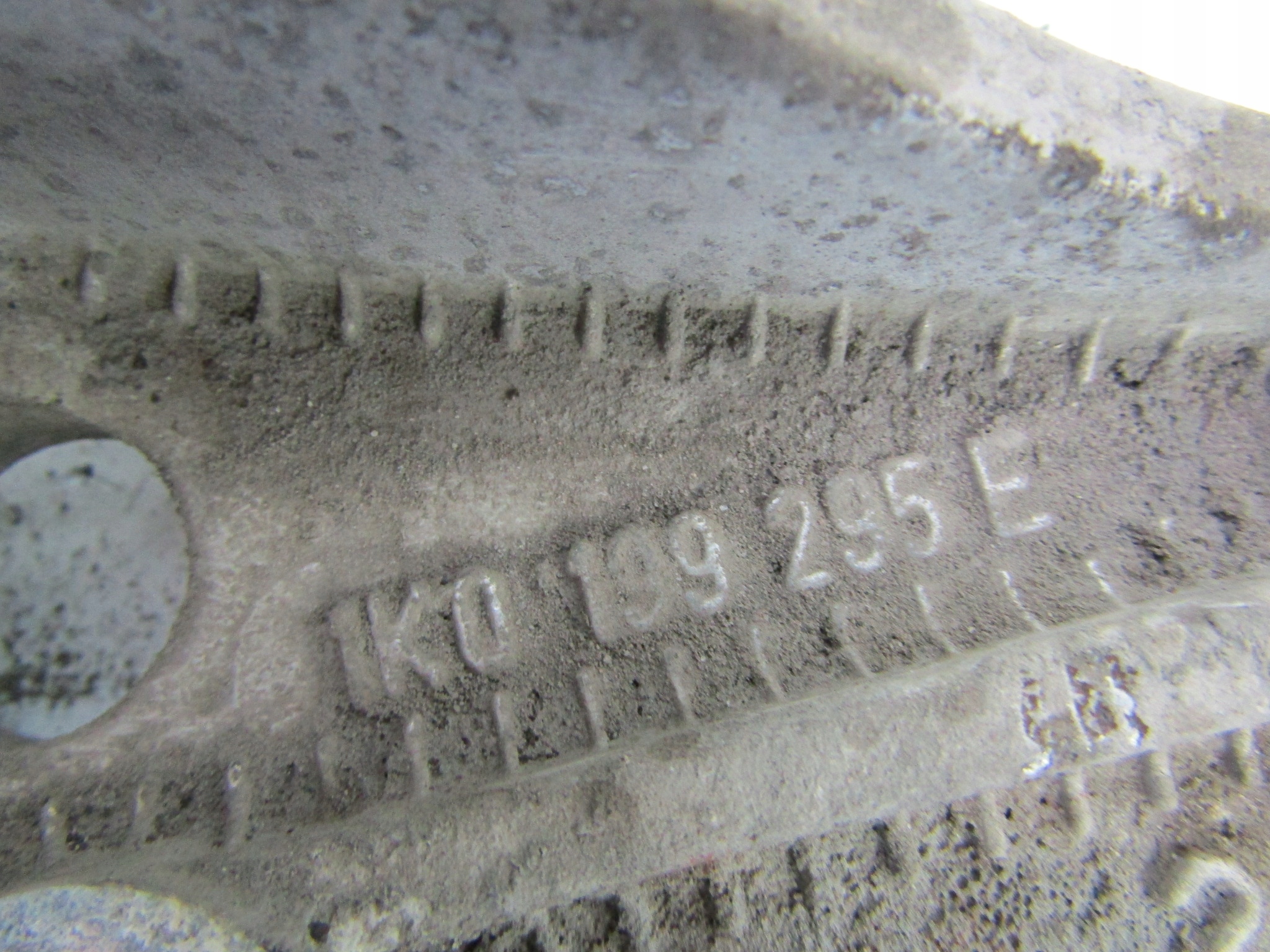 Bärarmfäste Bak Vänster VW Touran 1K0199295E image 4