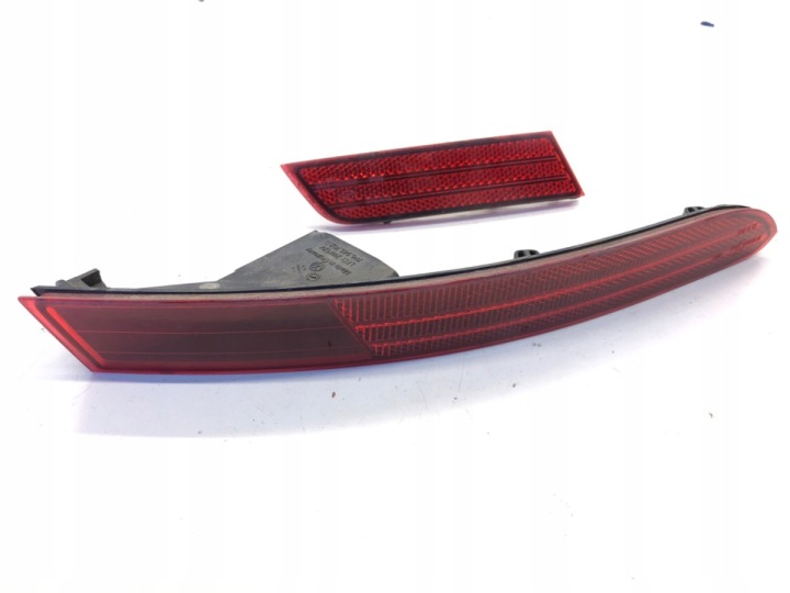 Takavalon heijastin oikea VW Touareg 7P6945106A SUV 10-18