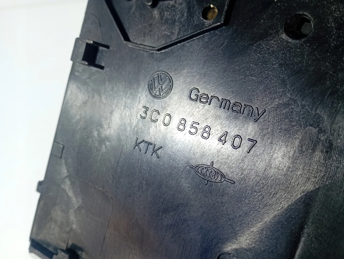 Compartimento com botão de emergência VW Passat B6 image 5