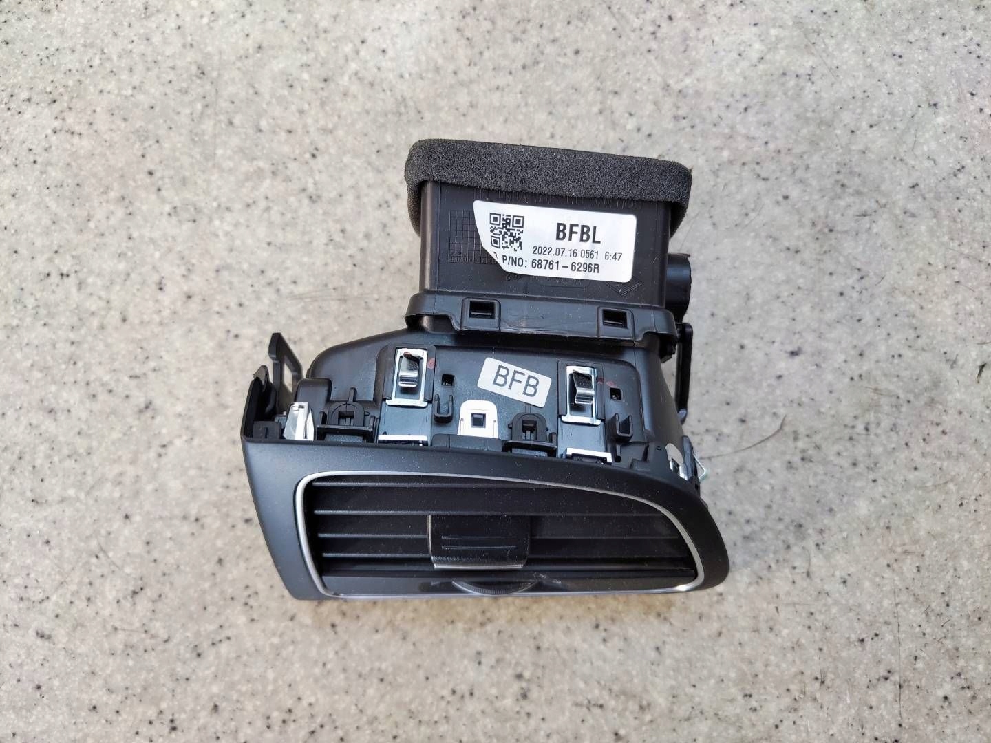 Ilmanvaihtoritilä 687616296R58 Renault Megane IV Lift