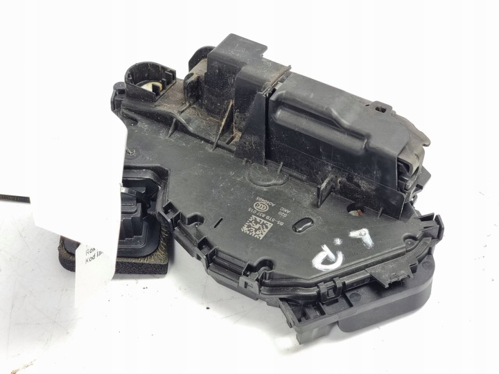 Vasen etuovi lukko EU 5TB837015 VW Passat B8