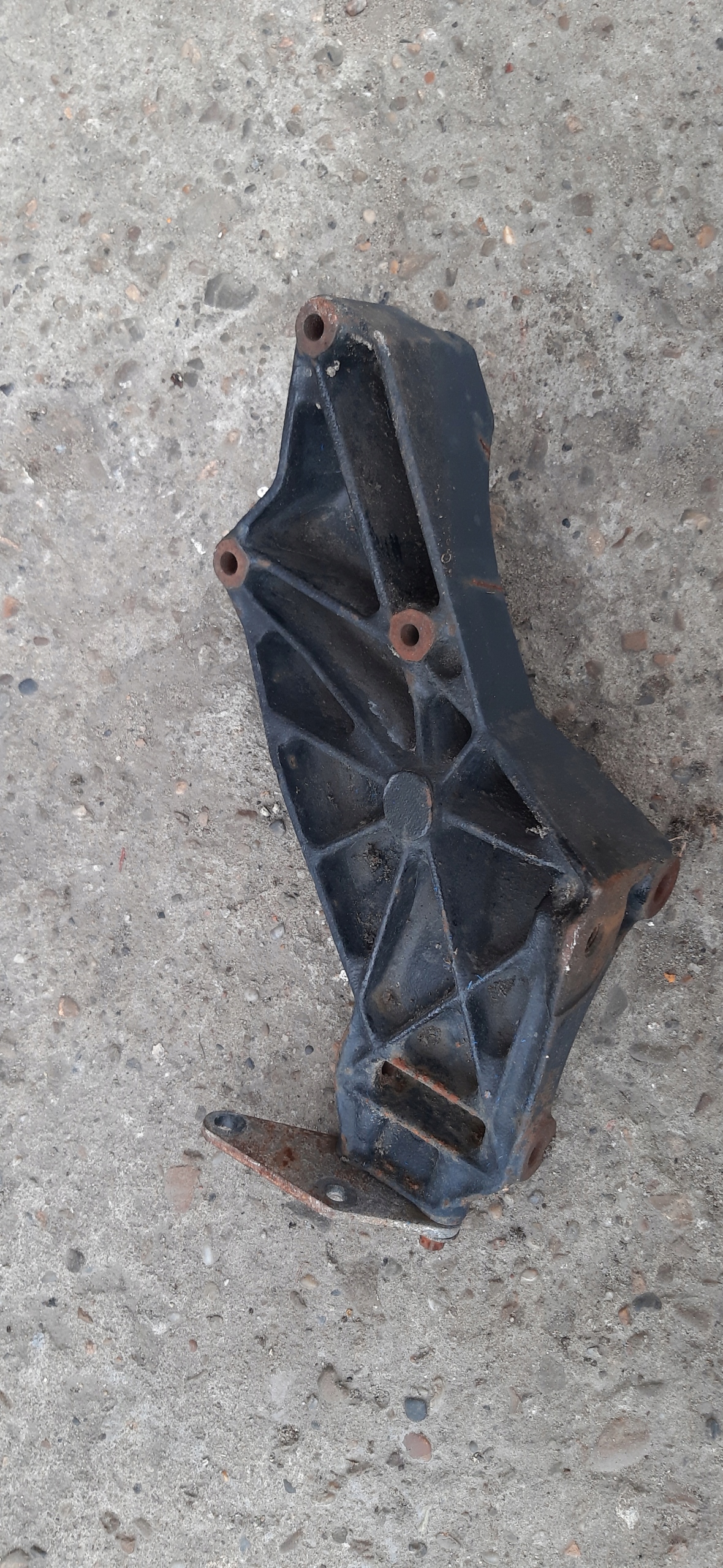 Fäste för kompressor till Mercedes Sprinter 00-06, 906 06-09R image 3