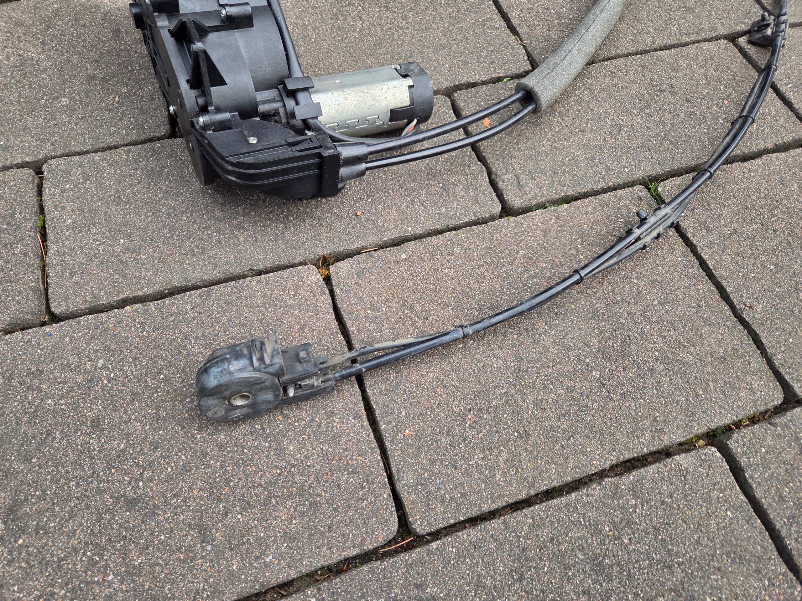 PEUGEOT 1007 Oven Opening Mechanism Right 9680250280 image 4