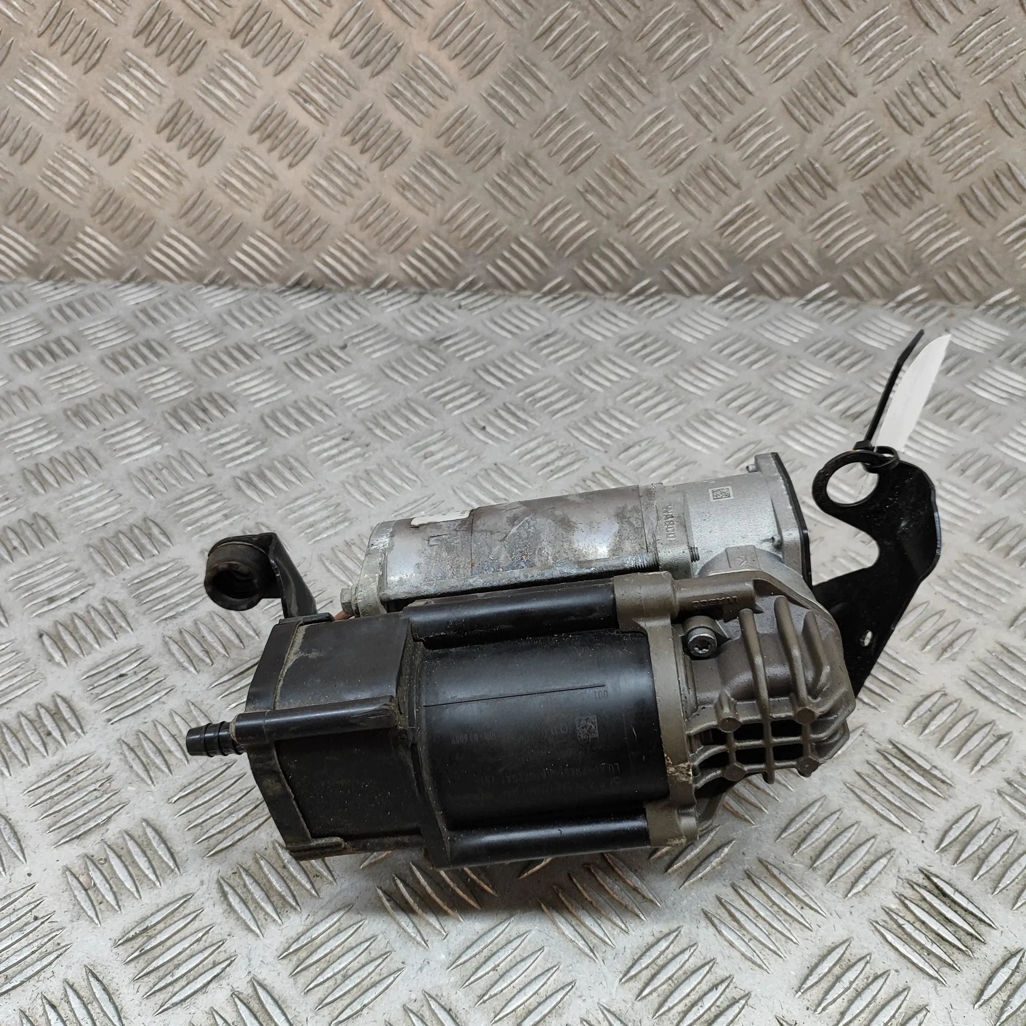 Mercedes-Benz C T-Modell S205 Luftfederkompressor A2053200104 image 3