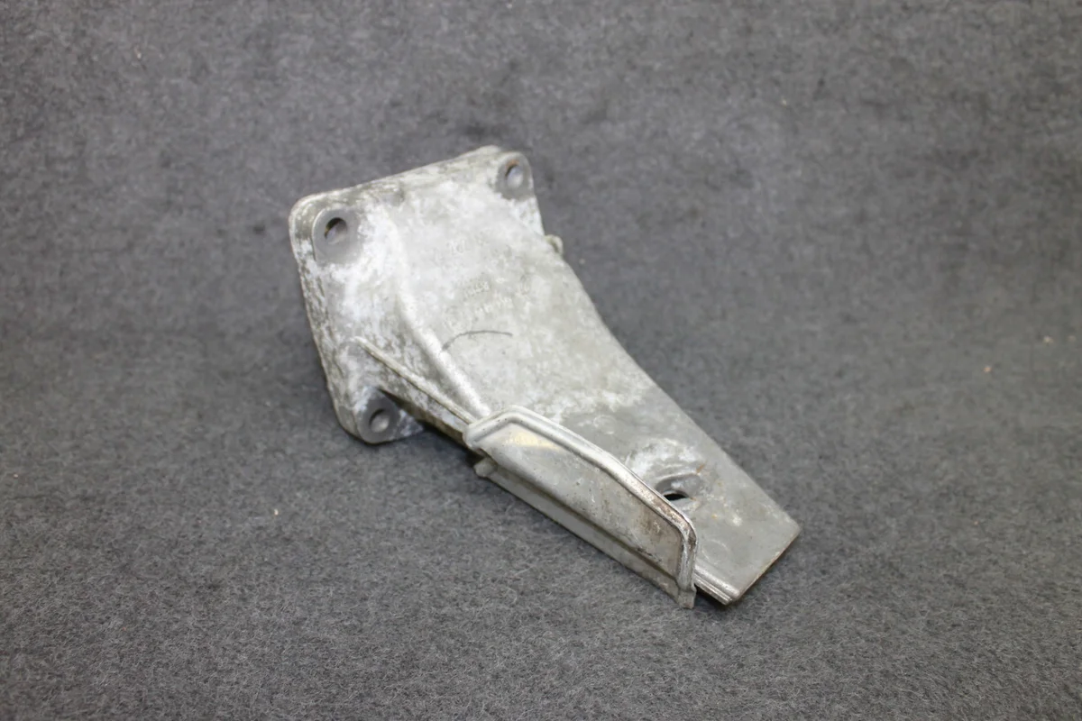 BMW E60 E63 M5 M6 Engine Mount Left Used