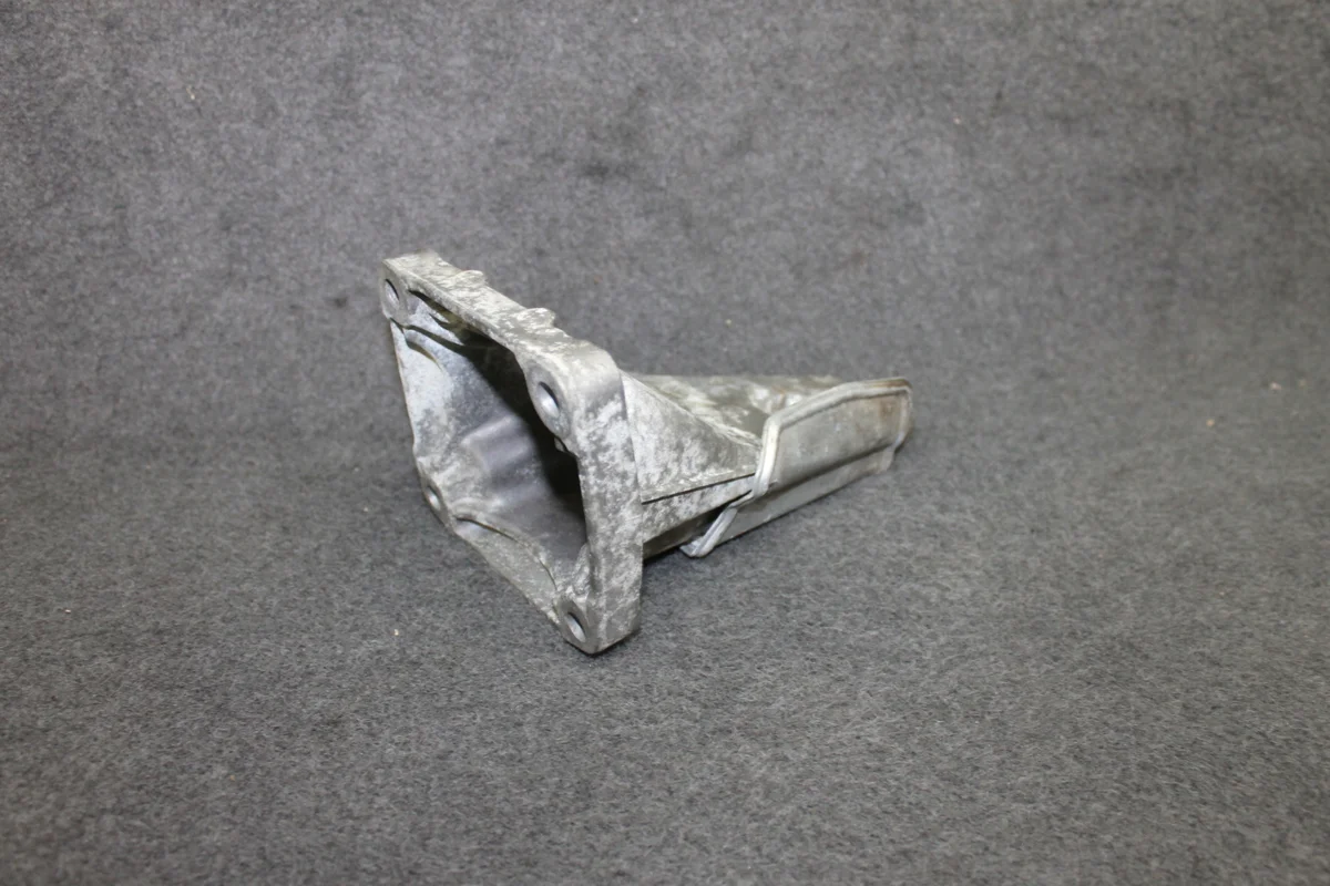 BMW E60 E63 M5 M6 Engine Mount Left Used image 4