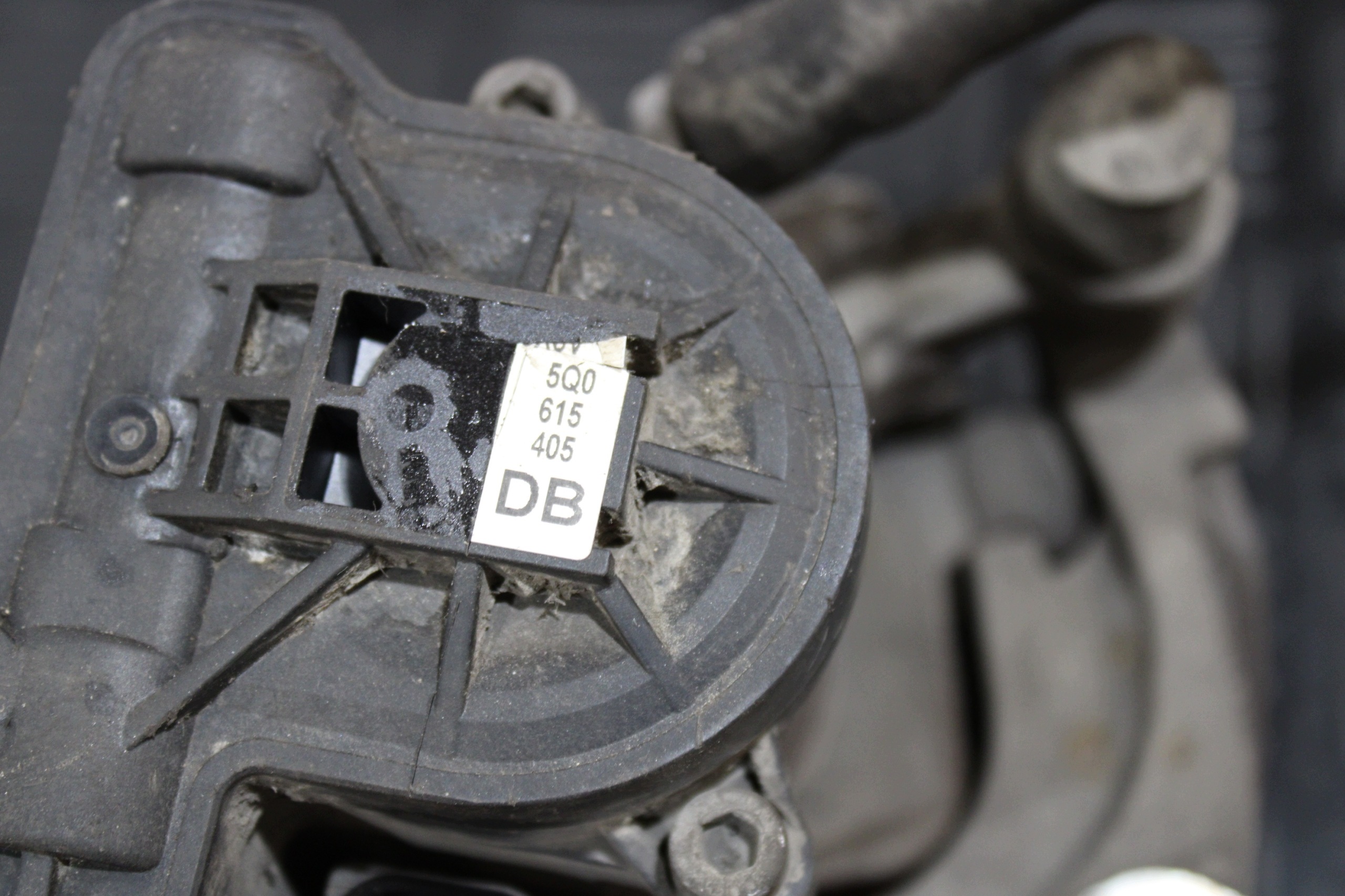 Remklauw links achter Audi A3 8V 5Q0615405DB