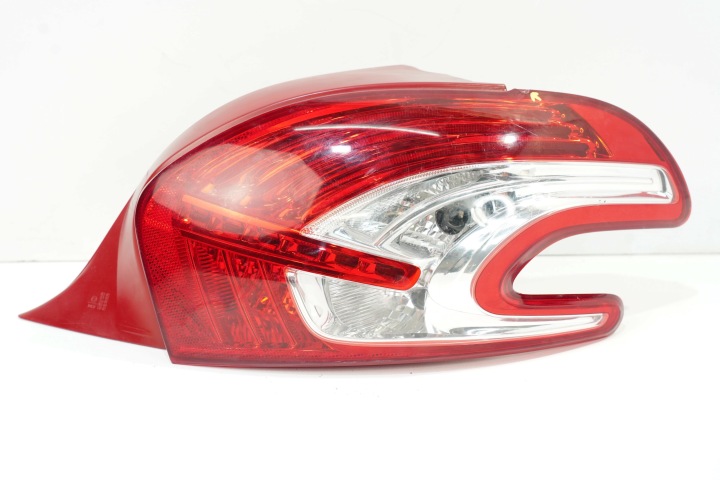 PEUGEOT 208 I 2012-15 Rückleuchte rechts hinten 9672628380
