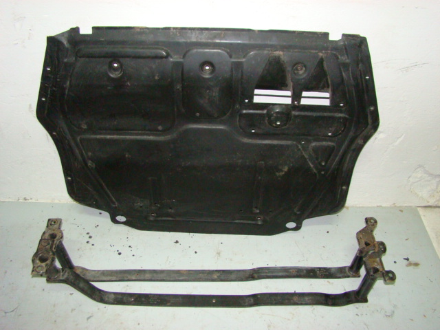 Teräksinen suojus VW GOLF VI 1K0018930H