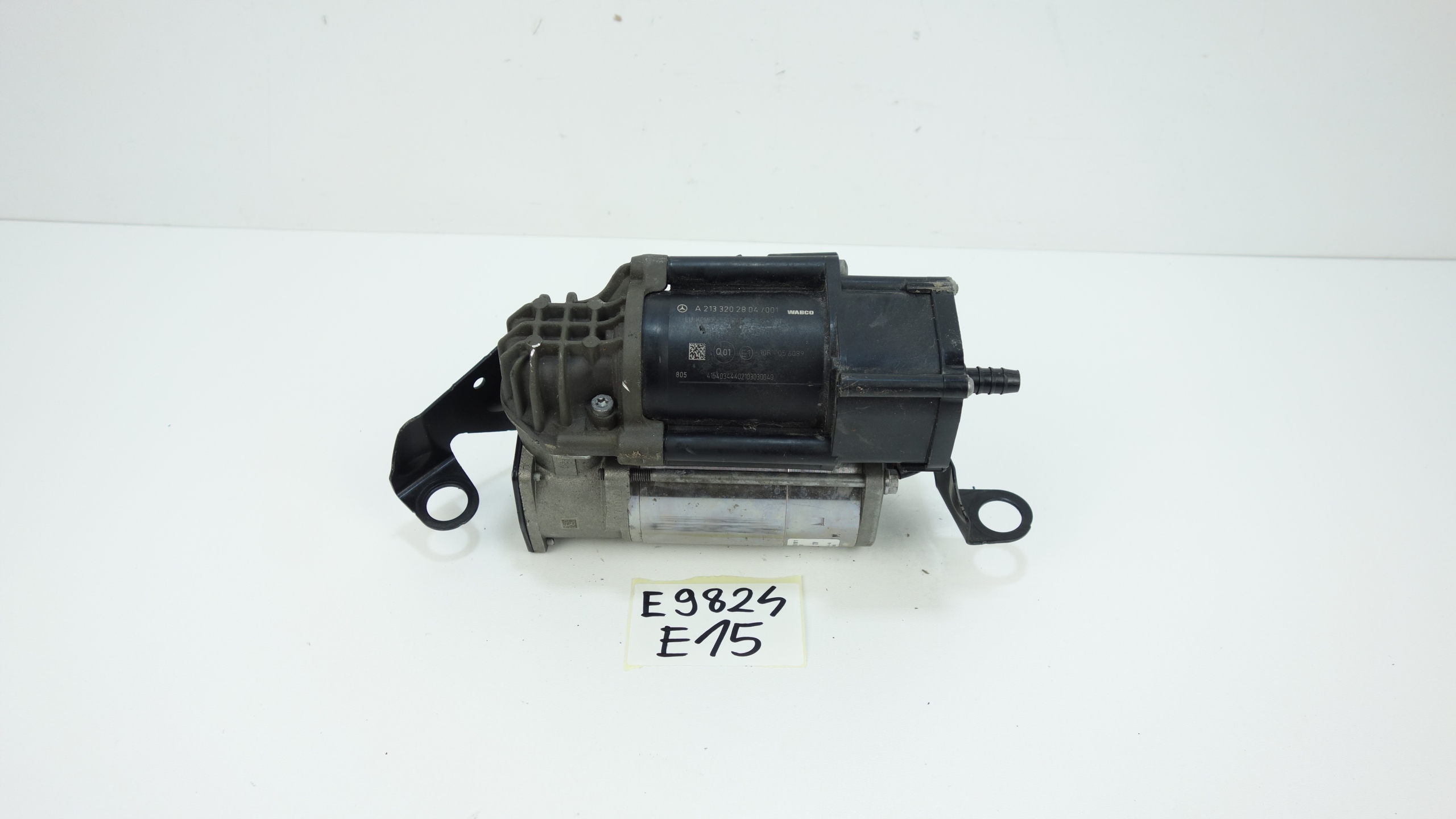 MERCEDES W205 W213 W253 Luftfederungskompressor A2133202804 image 2