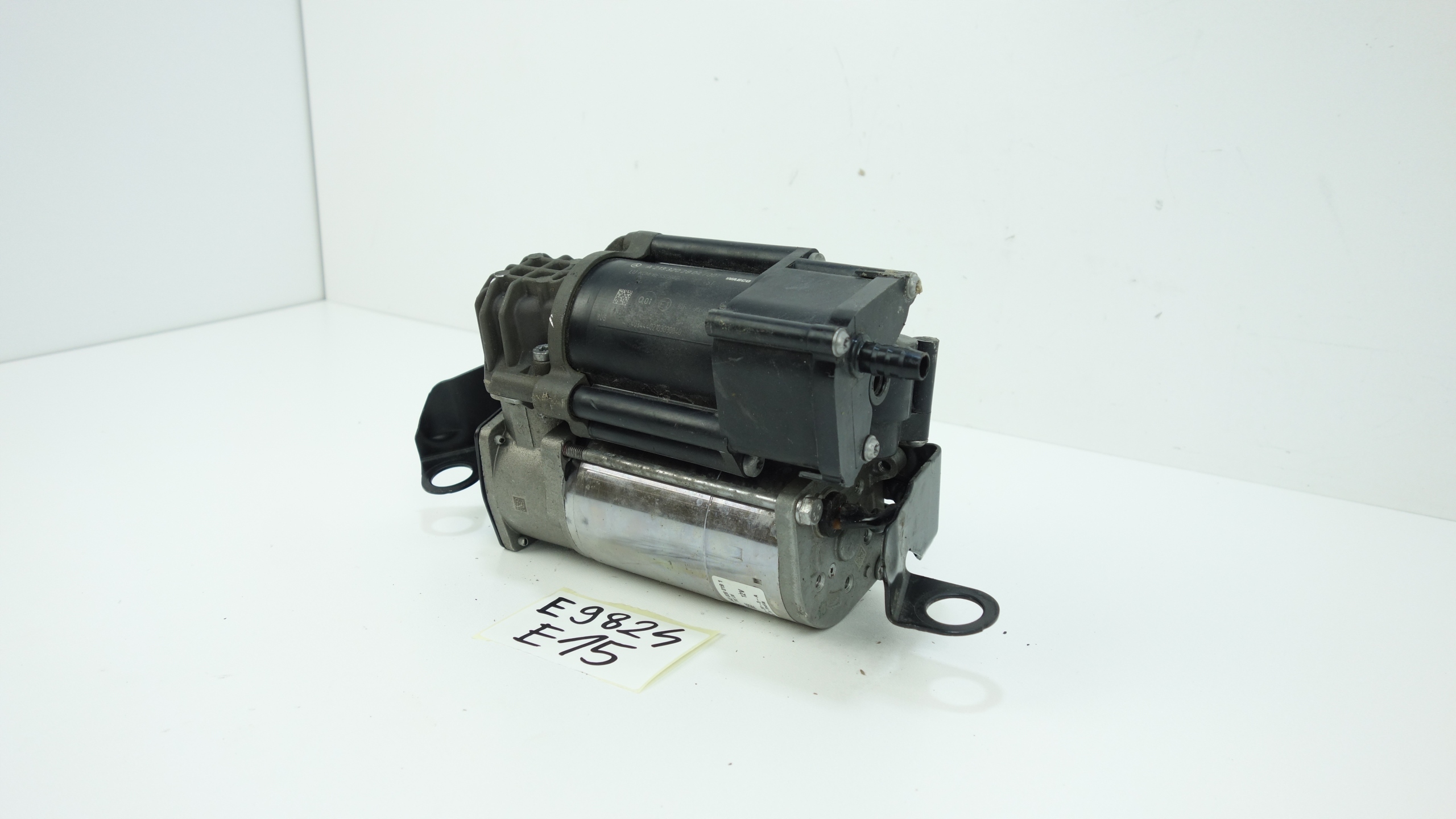 MERCEDES W205 W213 W253 Luftfederungskompressor A2133202804 image 3