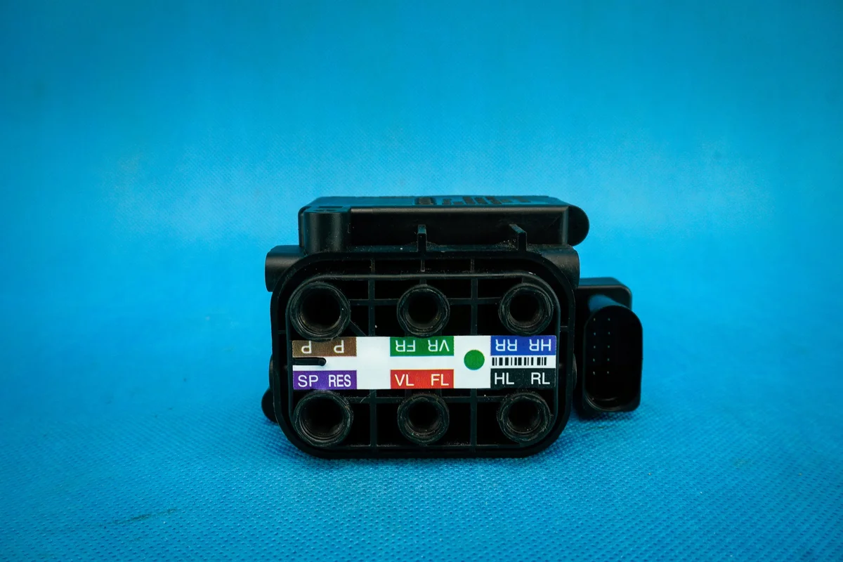 Unité de soupape pneumatique Audi A6/A7/A8 4H0616013A