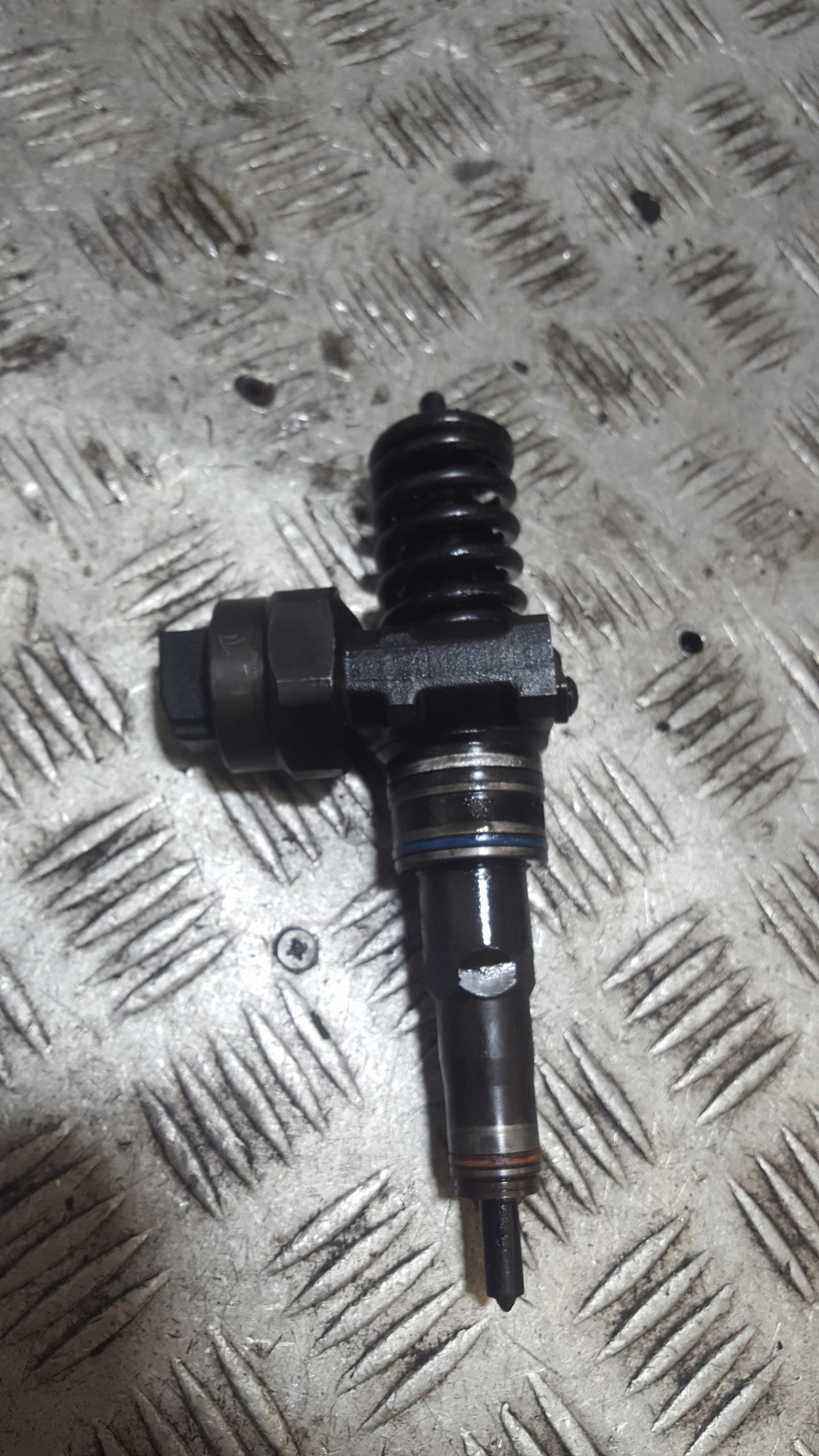 Injecteur VW Golf 5 038130079F image 2
