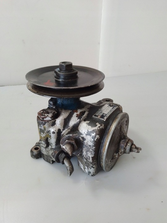 MERCEDES W115 W123 200 D OM615 Ohjaustehostimen pumppu 1164601780