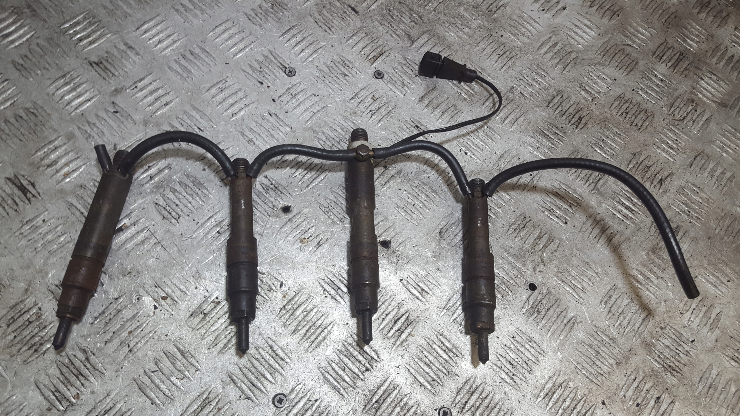Suuttimet Audi A4 B5 Käytetty 028130201G