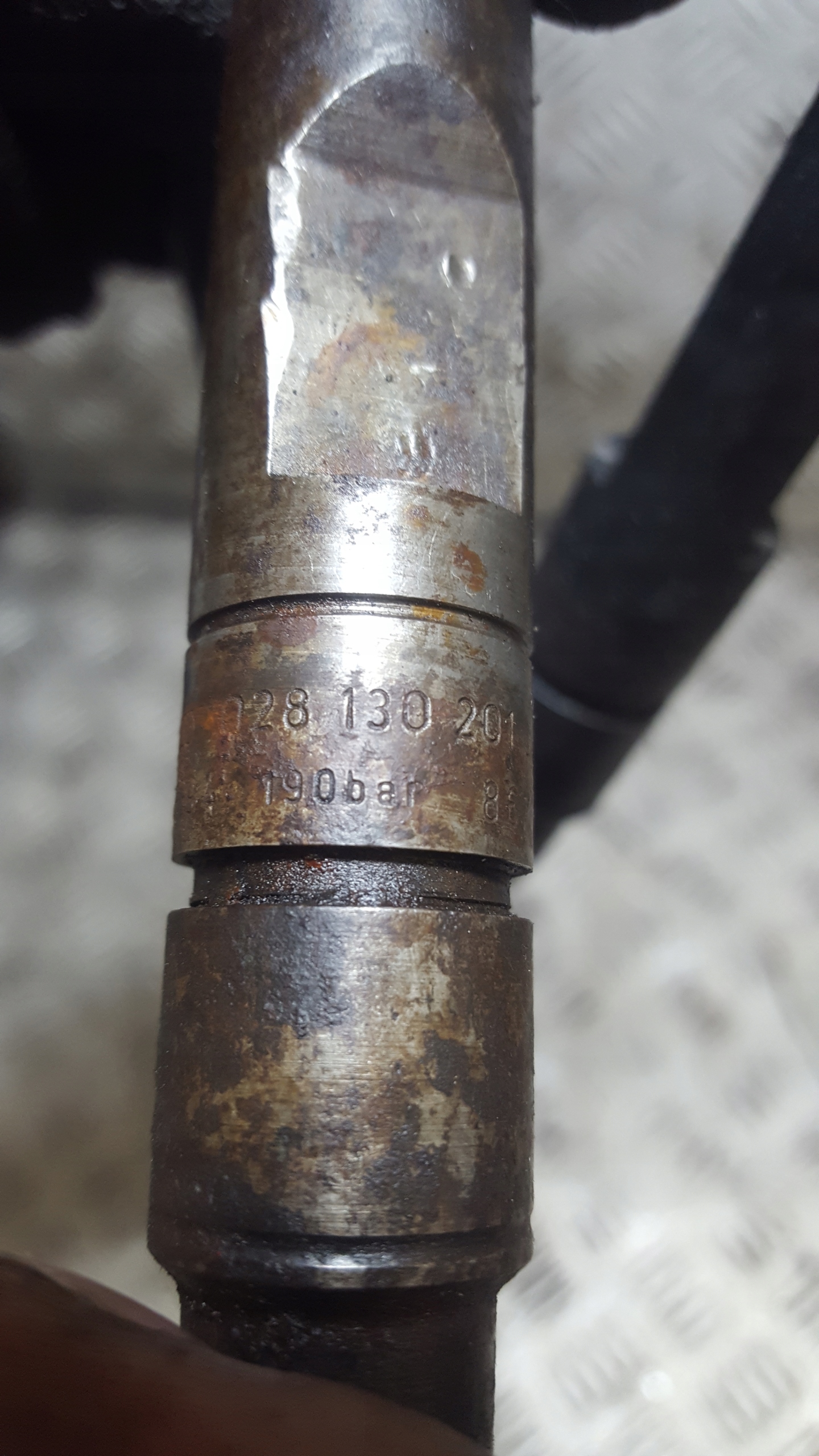Injecteurs Volkswagen Passat B5 028130201G image 3