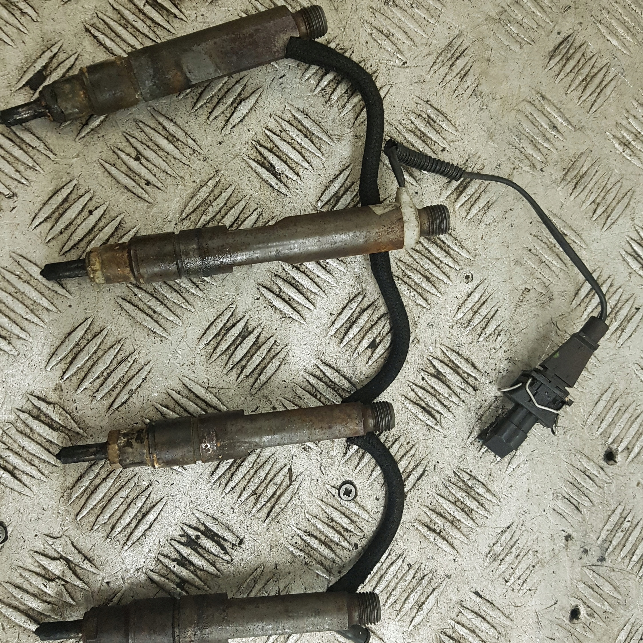 Injecteurs Volkswagen Passat B5 028130202P image 3