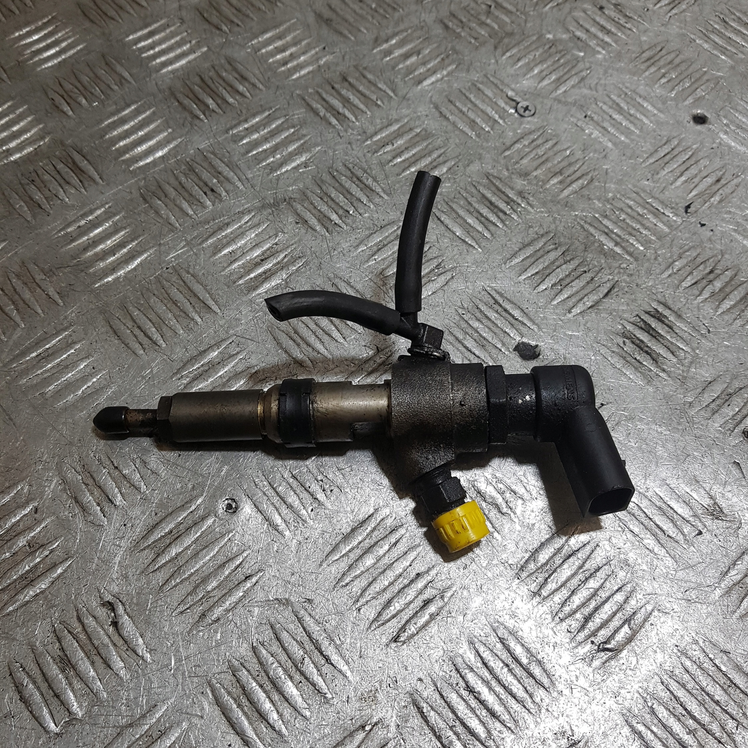 Inyector Ford Fiesta MK6 1.4 TDCI 9645988580 image 2
