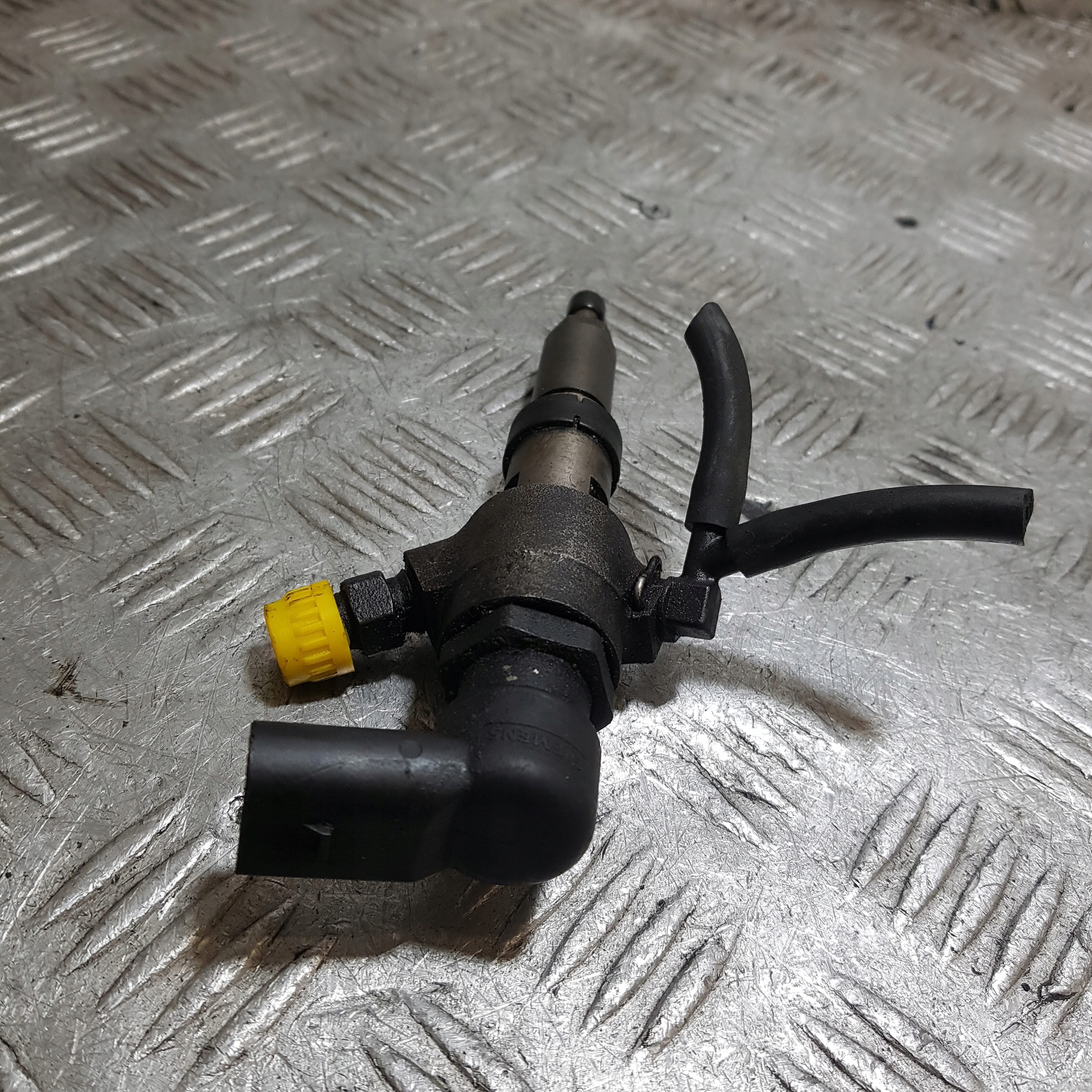Ruiskutussuutin Ford Fiesta MK6 1.4 TDCI 9645988580