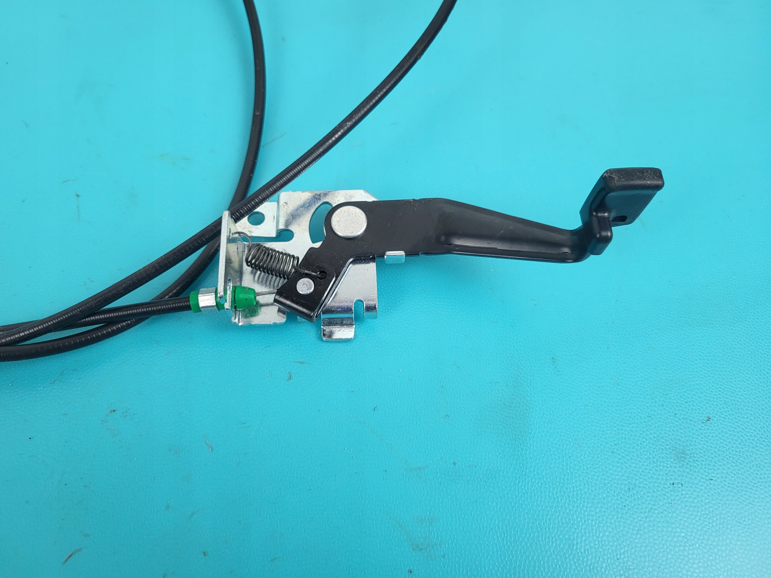Suzuki Vitara II/III Tankdeckel-Lift Europa OEM PRKA114221657644 image 3