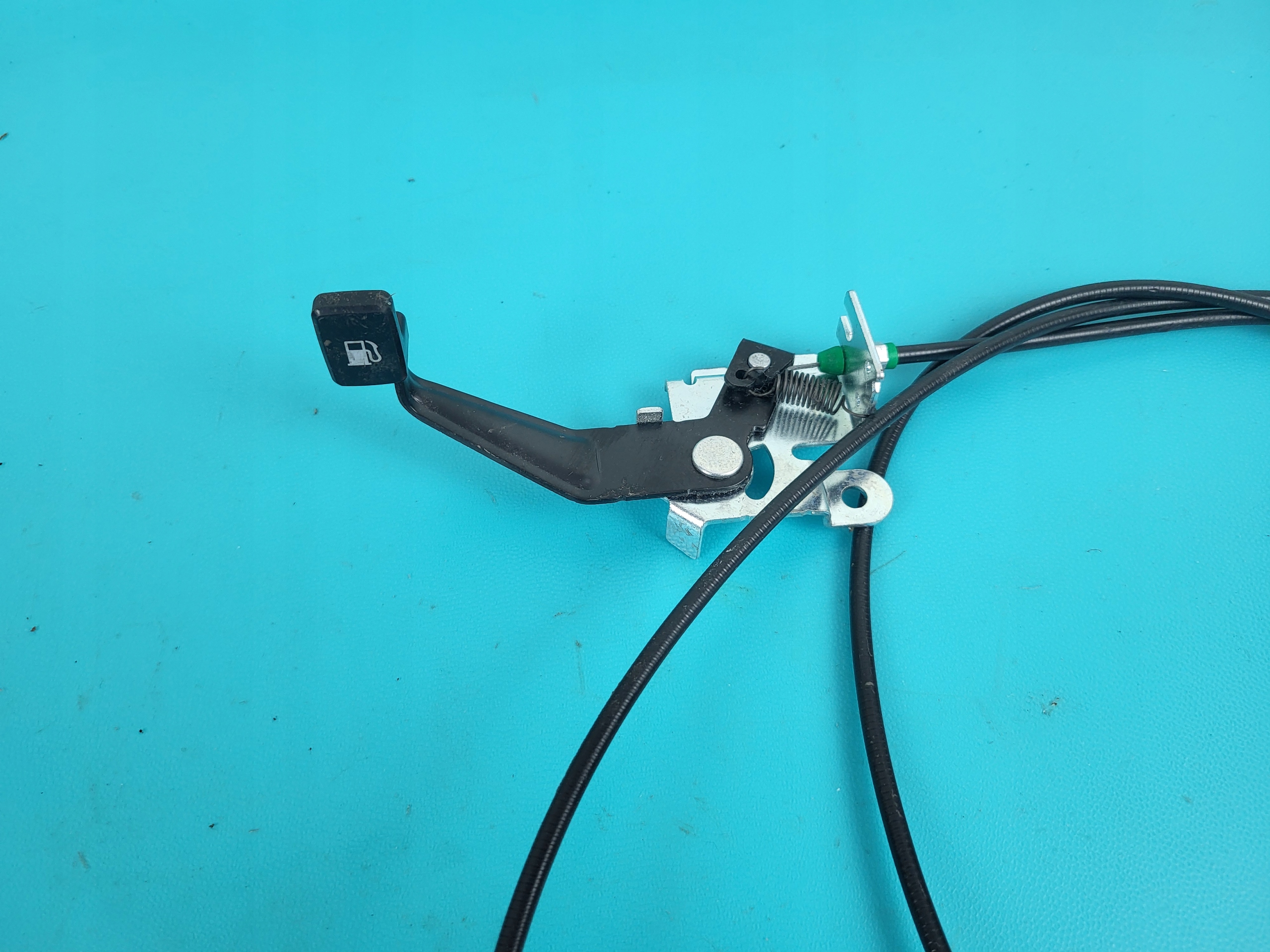 Suzuki Vitara II/III Tankdeckel-Lift Europa OEM PRKA114221657644 image 5