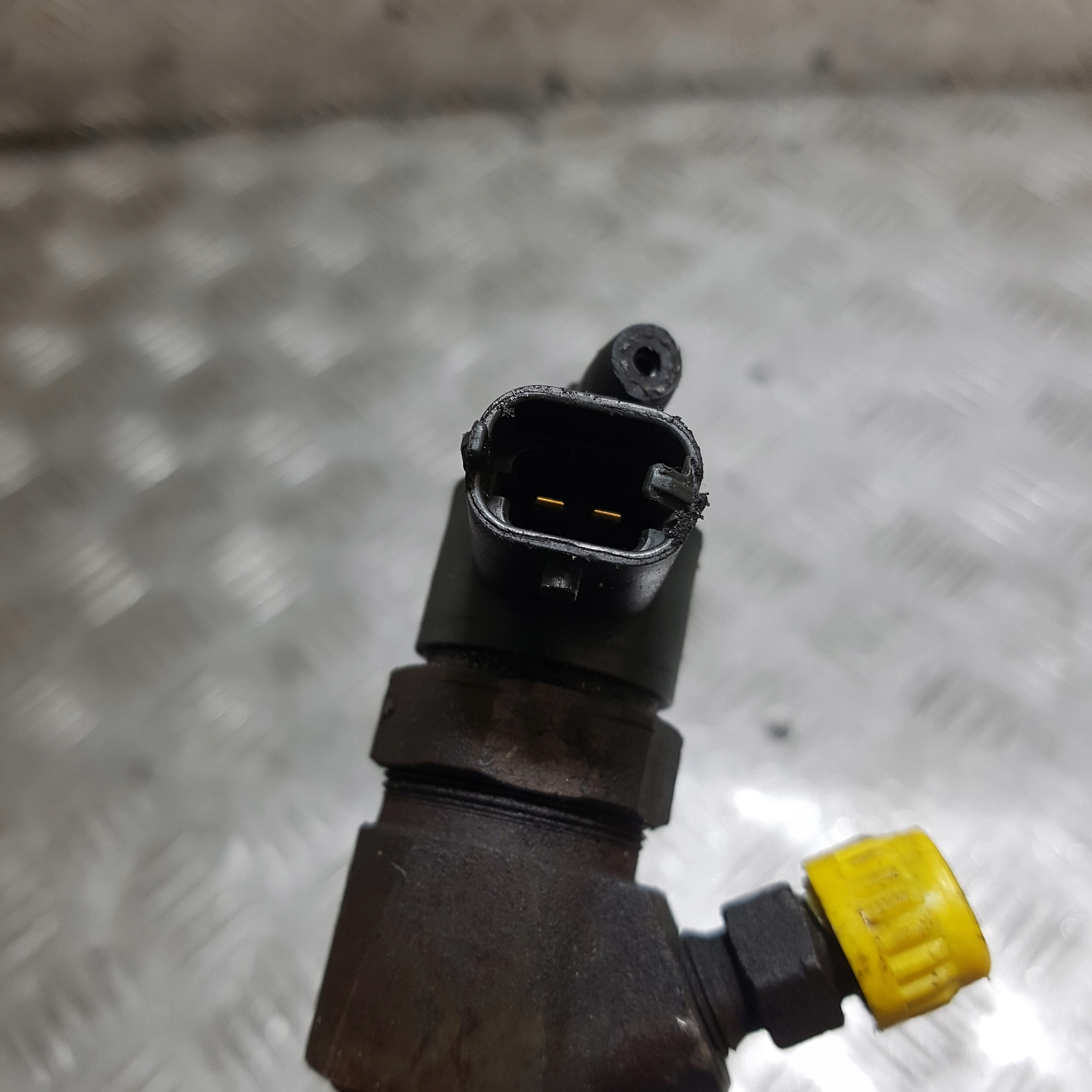 Inyector Opel Zafira B 044510159 Usado image 4