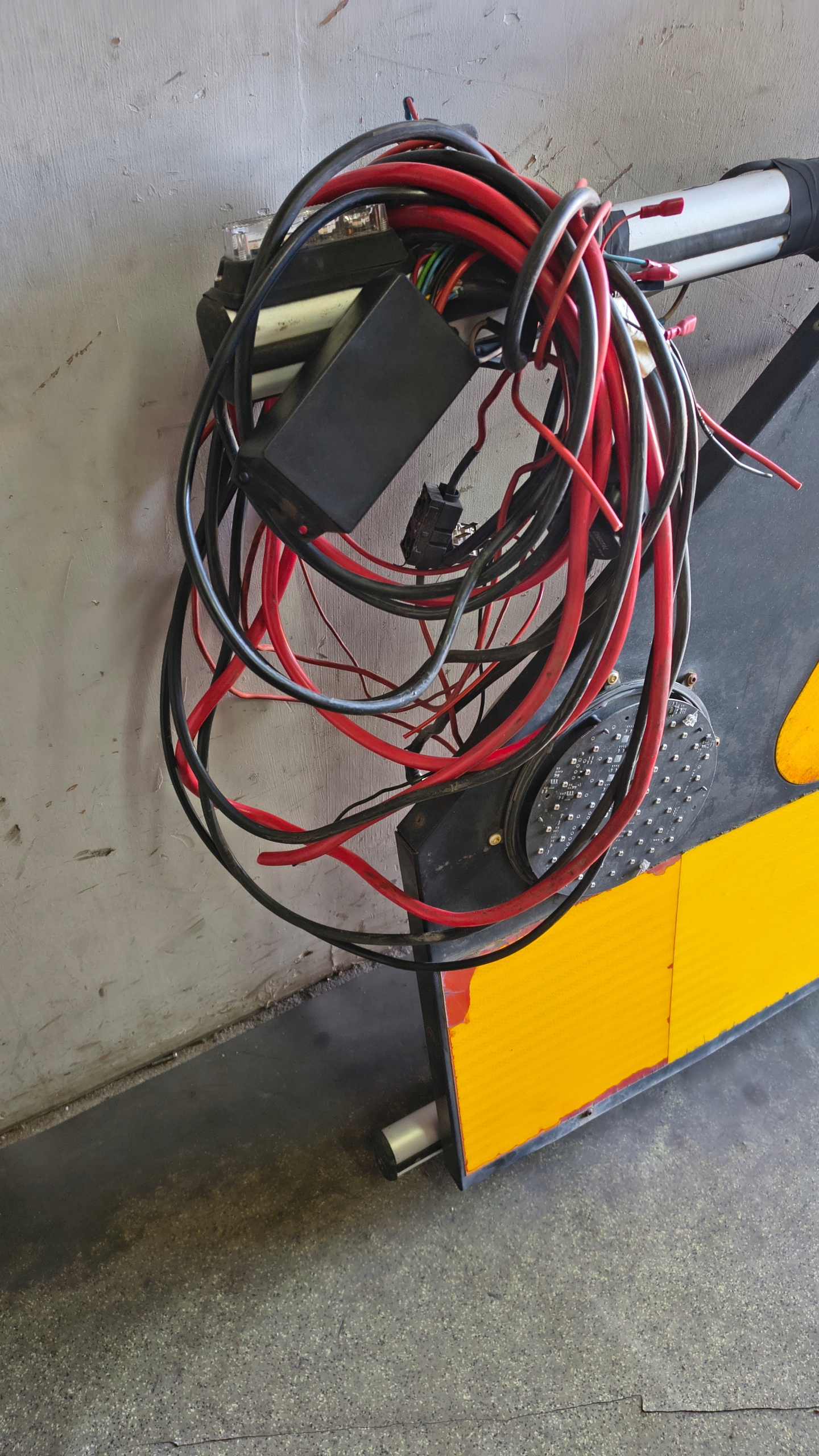 Barre d'avertissement LED pour travaux routiers, utilisée image 6
