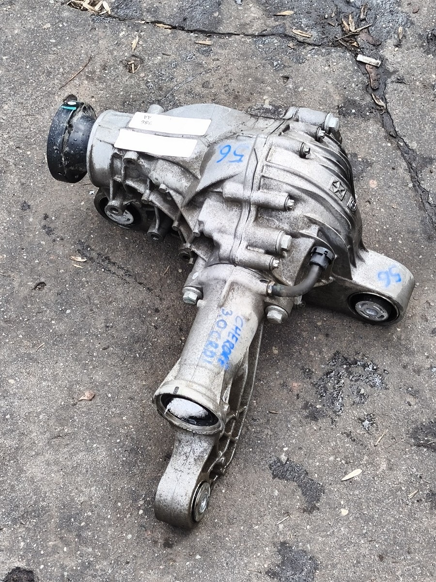 Jeep Grand Cherokee Framdiff 2015 OEM P68263986AA image 3