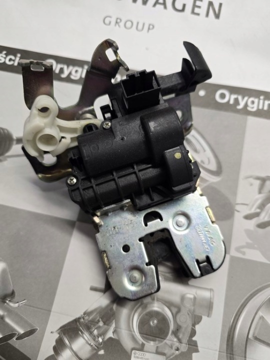 VW Passat B8 Farmari Takaluukun Lukko 3G0827505C