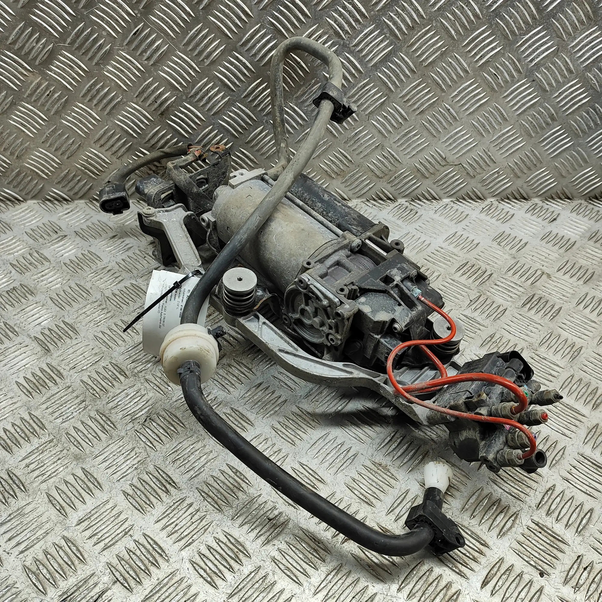 Distributeur d'air/Bloc de soupapes (Suspension pneumatique) Porsche Taycan 971616013C