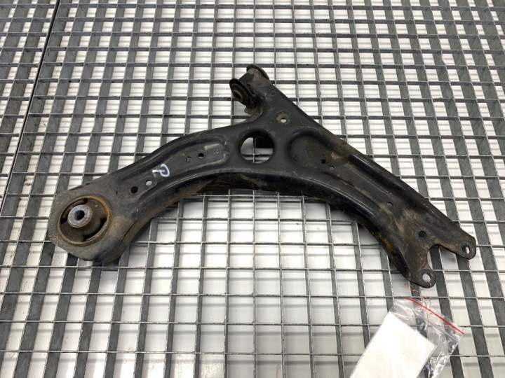 Etummainen oikea tukivarsi SKODA KAMIQ OEM LORK-351-138164