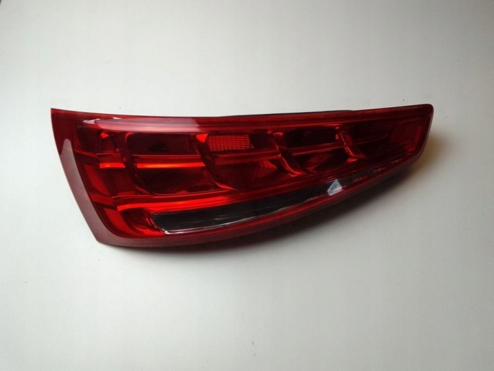 AUDI Q3 8U 11-14r LAMPE LINKS HINTEN 8U0945093