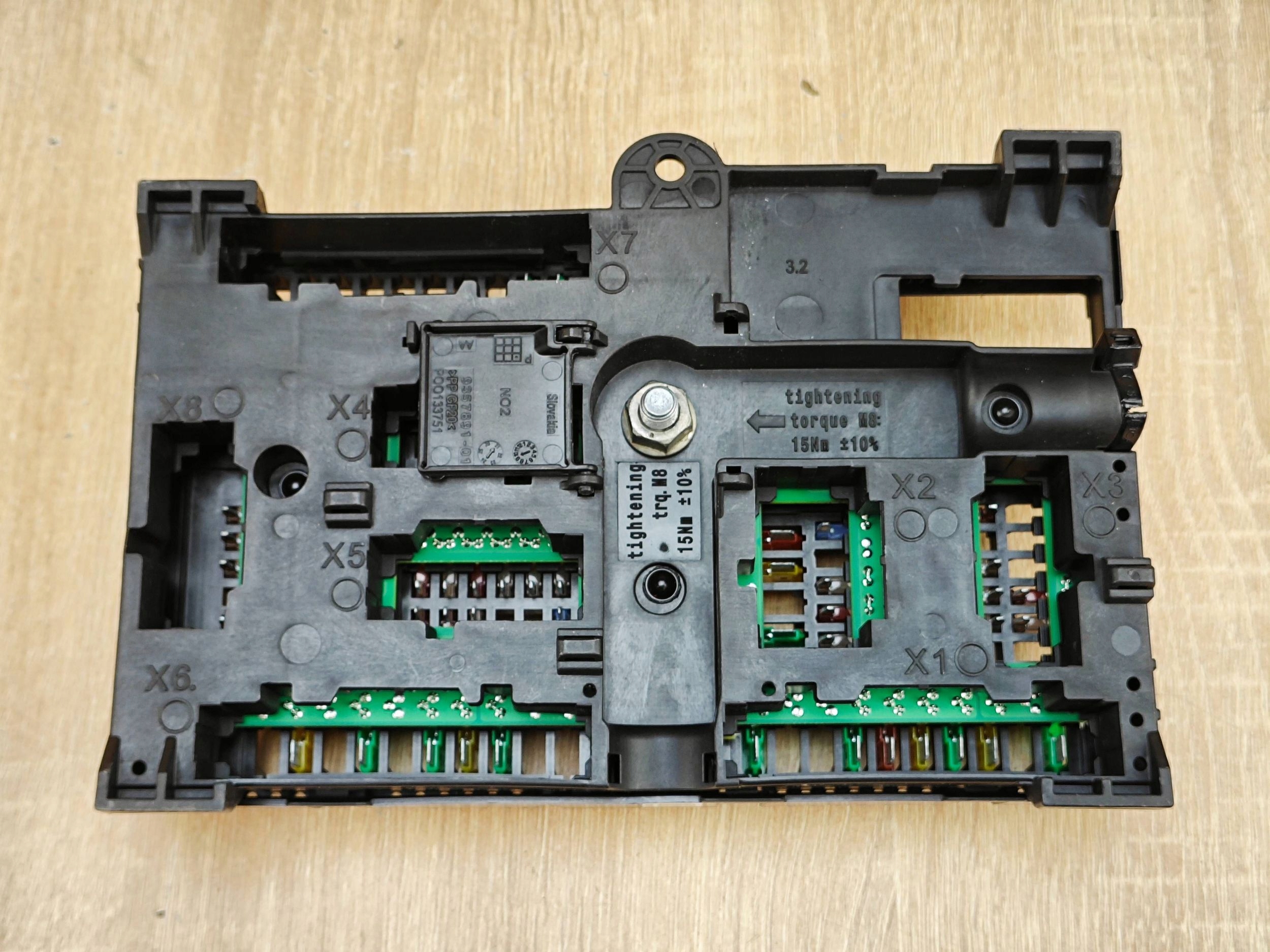 Zekeringkast BMW 840d G16 G30 G31 8713127
