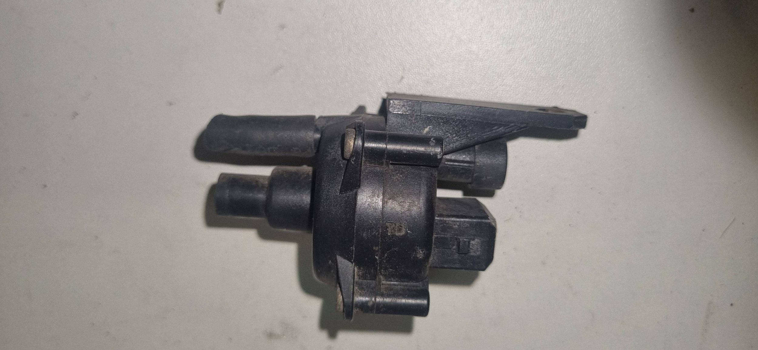 Polttoaineen alipaineventtiili Fiat Ciquecento 938003 2 PIN