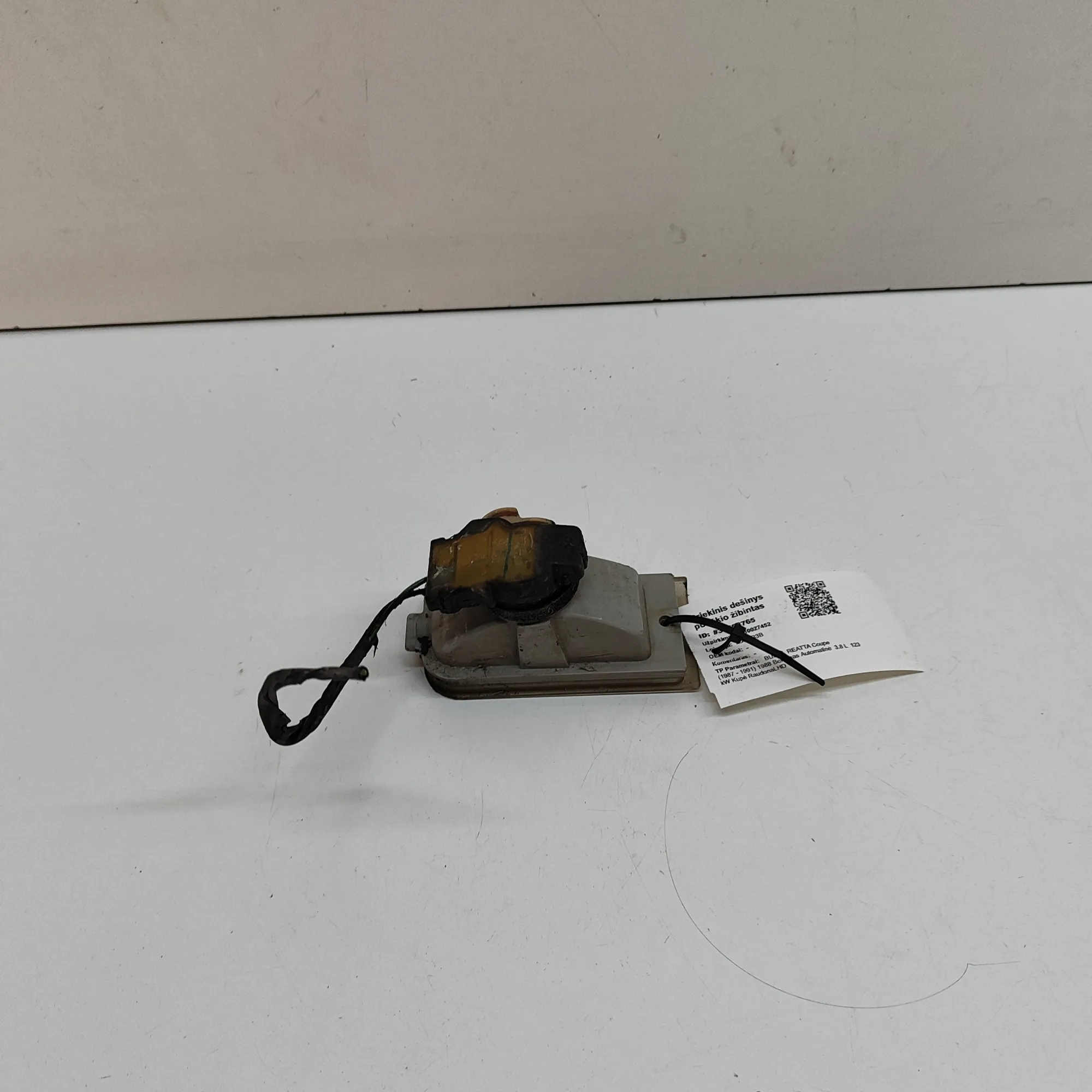 Buick Reatta Coupe Reverse Light 16507251 image 5