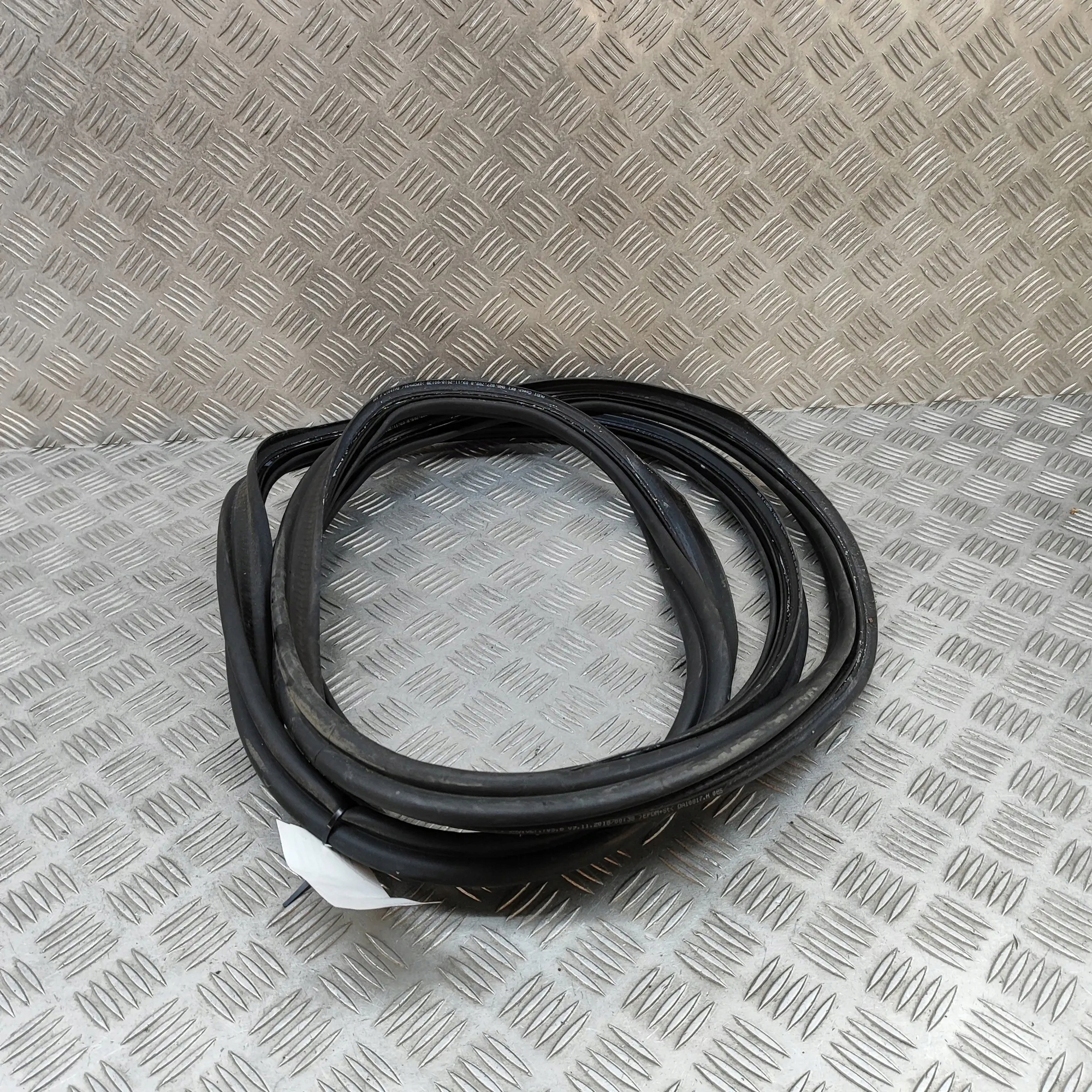 Audi A5 S5 18- Joint de hayon 8W8827705B image 5