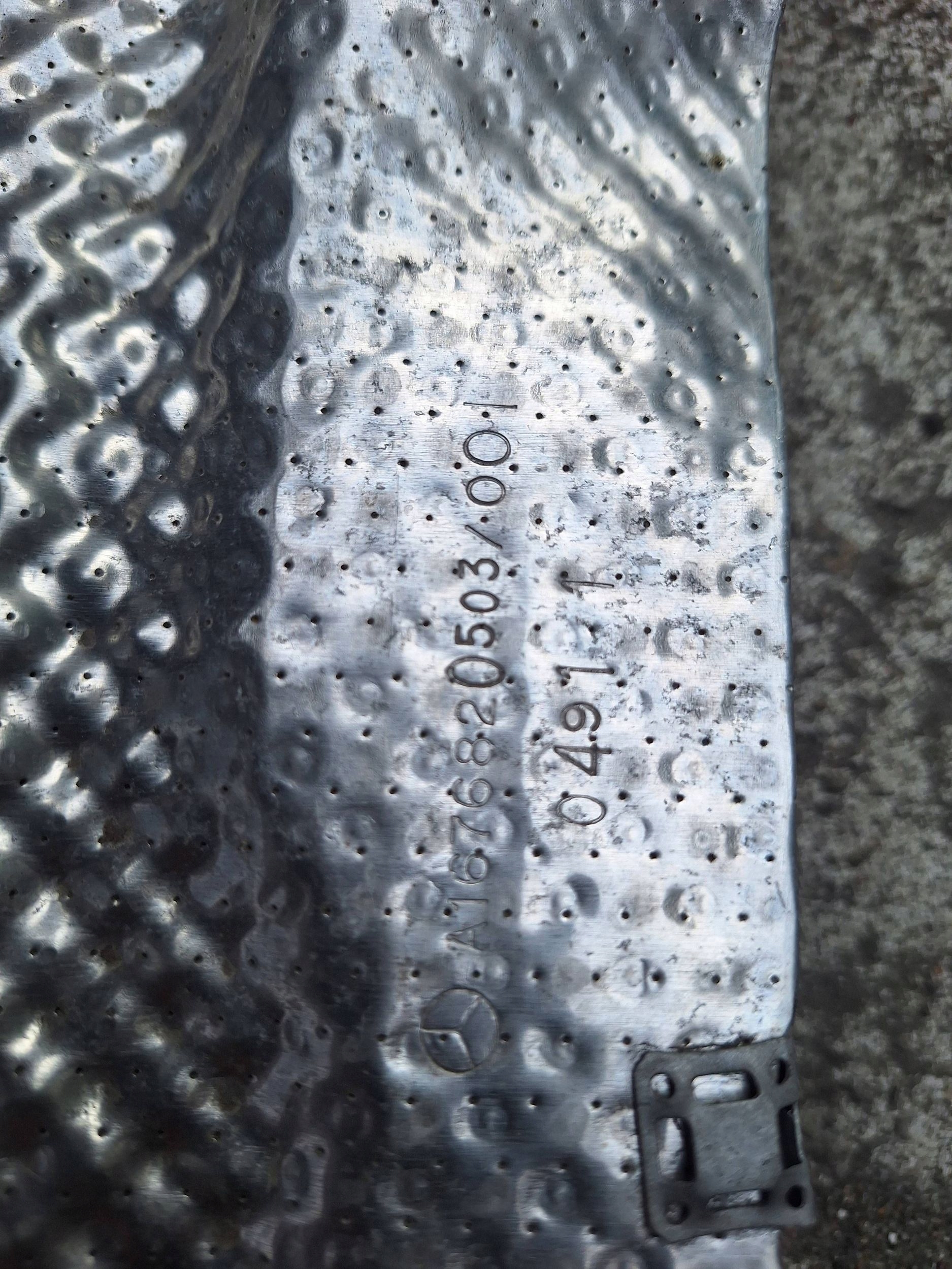 Pakoputken lämpösuoja Mercedes-Benz GLE W167 A1676820503 GENUINE 2019 image 4