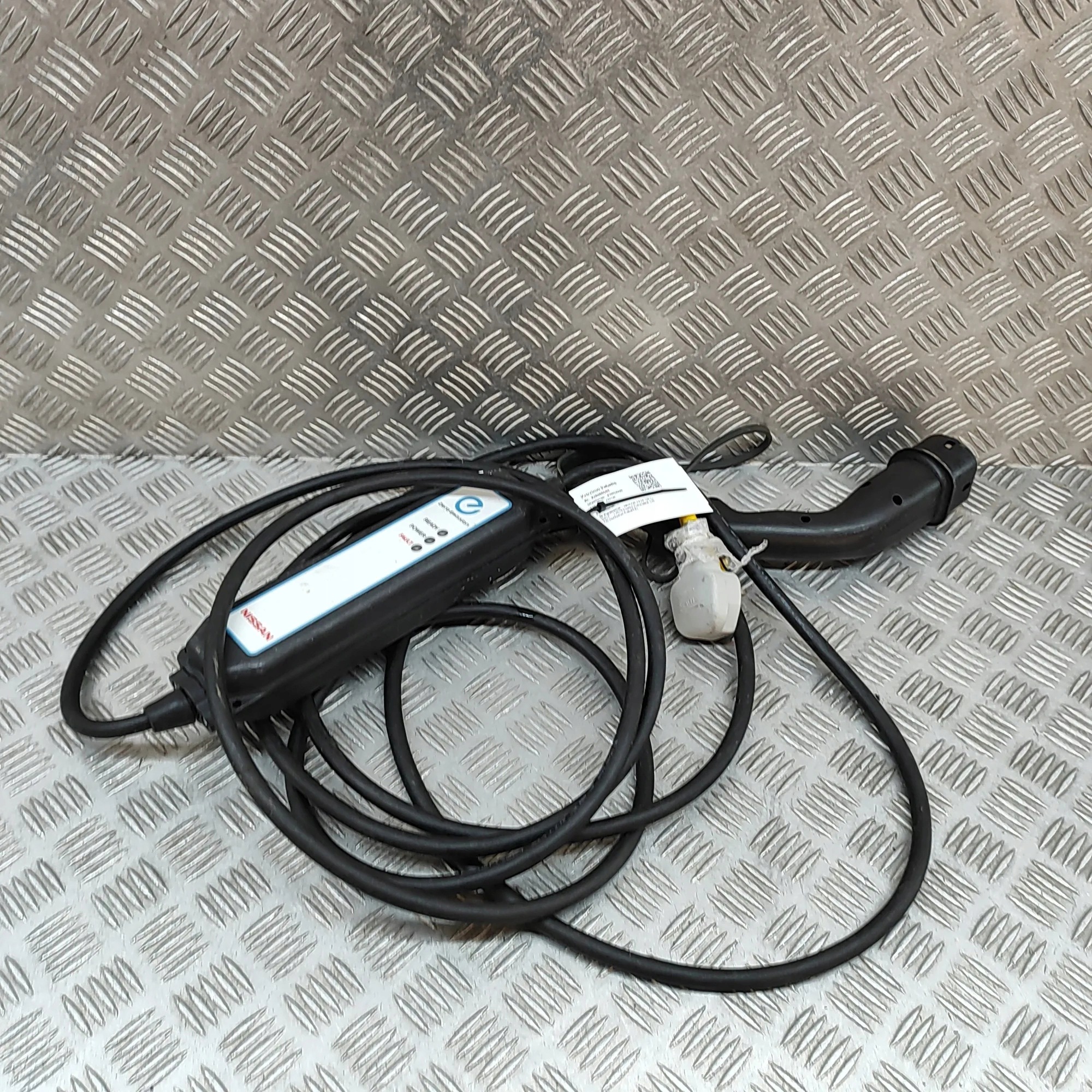 Nissan Leaf (ZE1) akun latauskaapeli 33292183