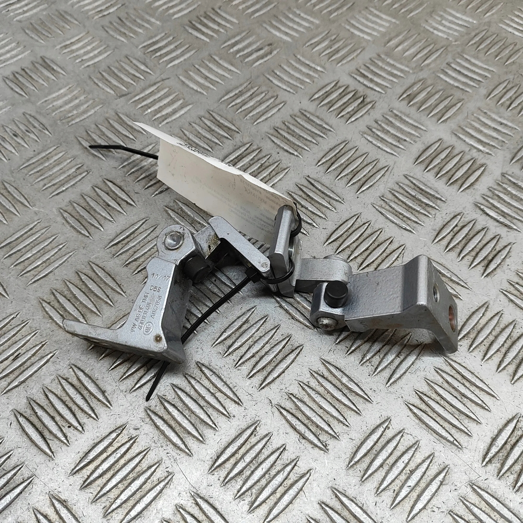 Charnière de porte Audi OE 4H0831401 image 3