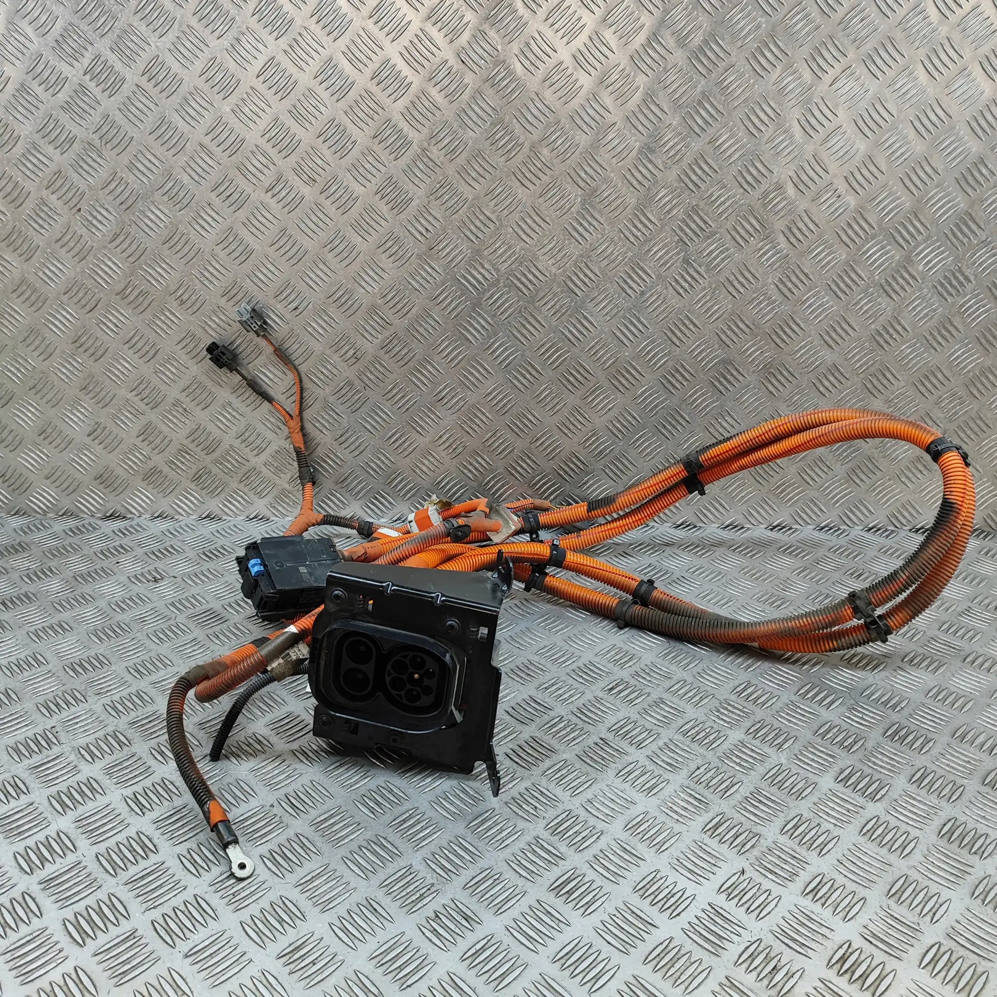 Cable carga batería Citroen C4 III OEM 9833817780 image 4