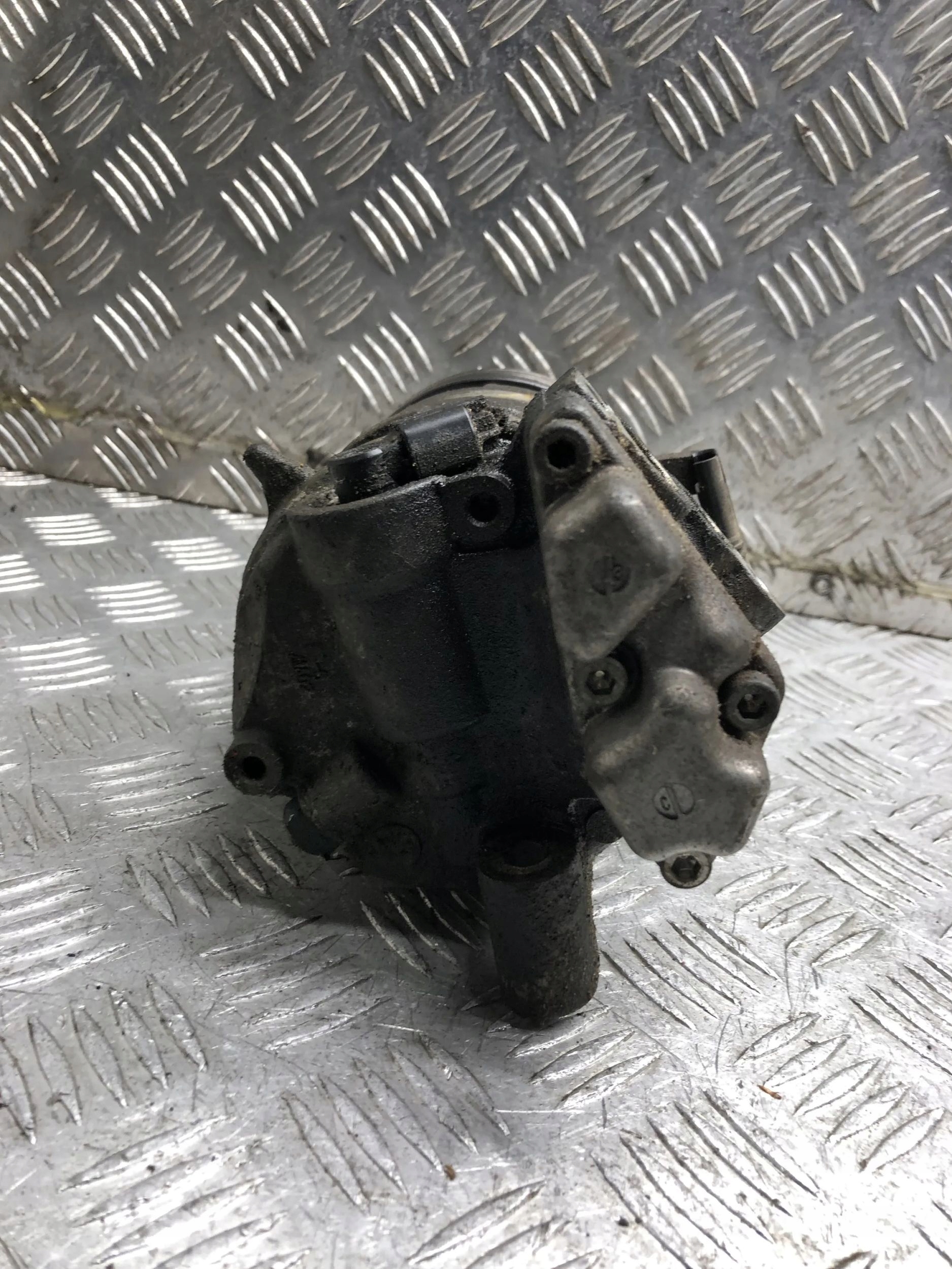 Compressor de ar-condicionado BMW 3 E90 E91 2009 image 3