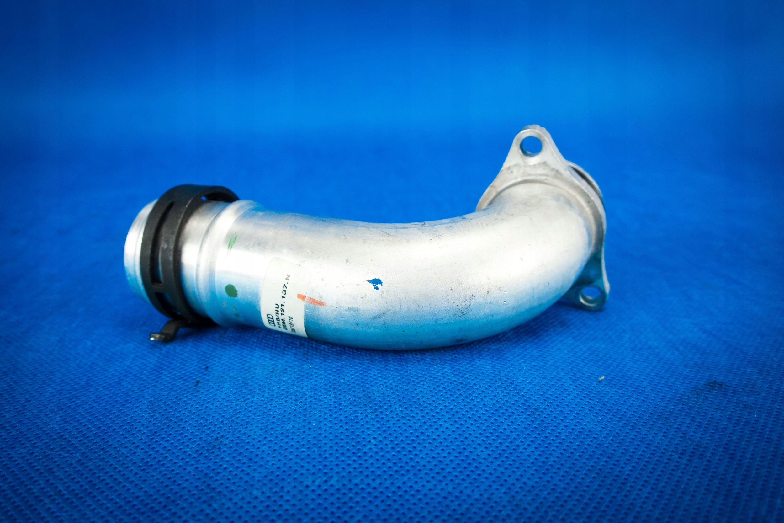 Vesiputki Audi A8 4N 3.0TFSI 06M121137N