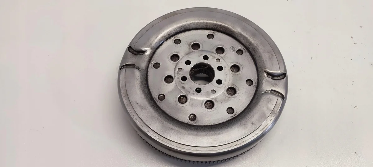 VW Audi Skoda TDI 03L105266DS Schwungrad image 3