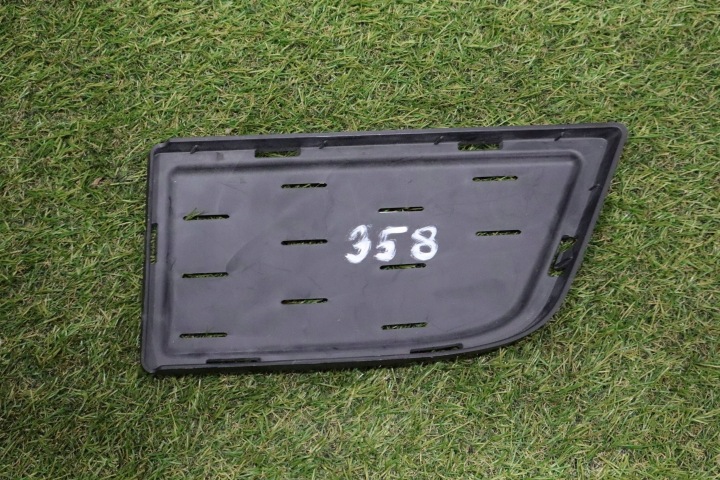 Etupuskurin säleikkö oikea BMW X3 G01 19- 51118064594
