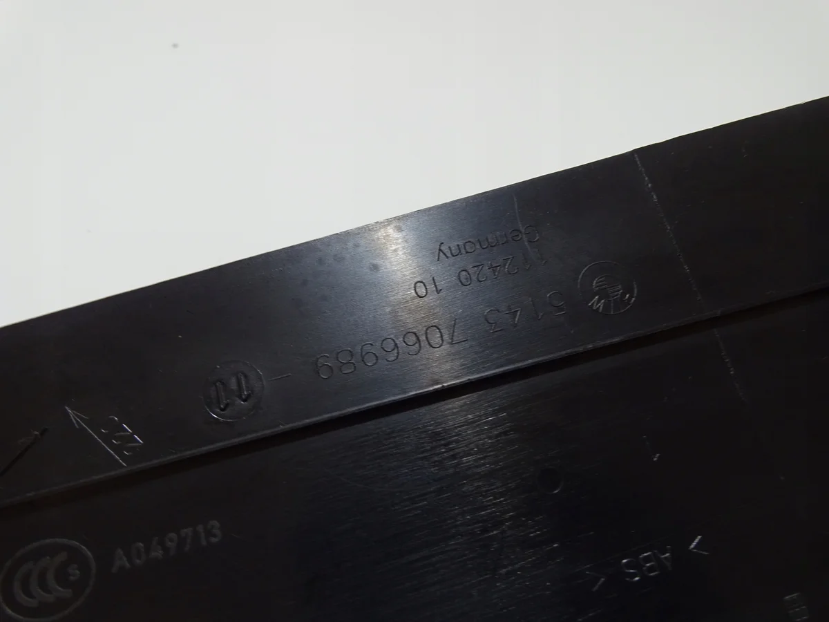 BMW Stolpe L Täcka OE 7066989