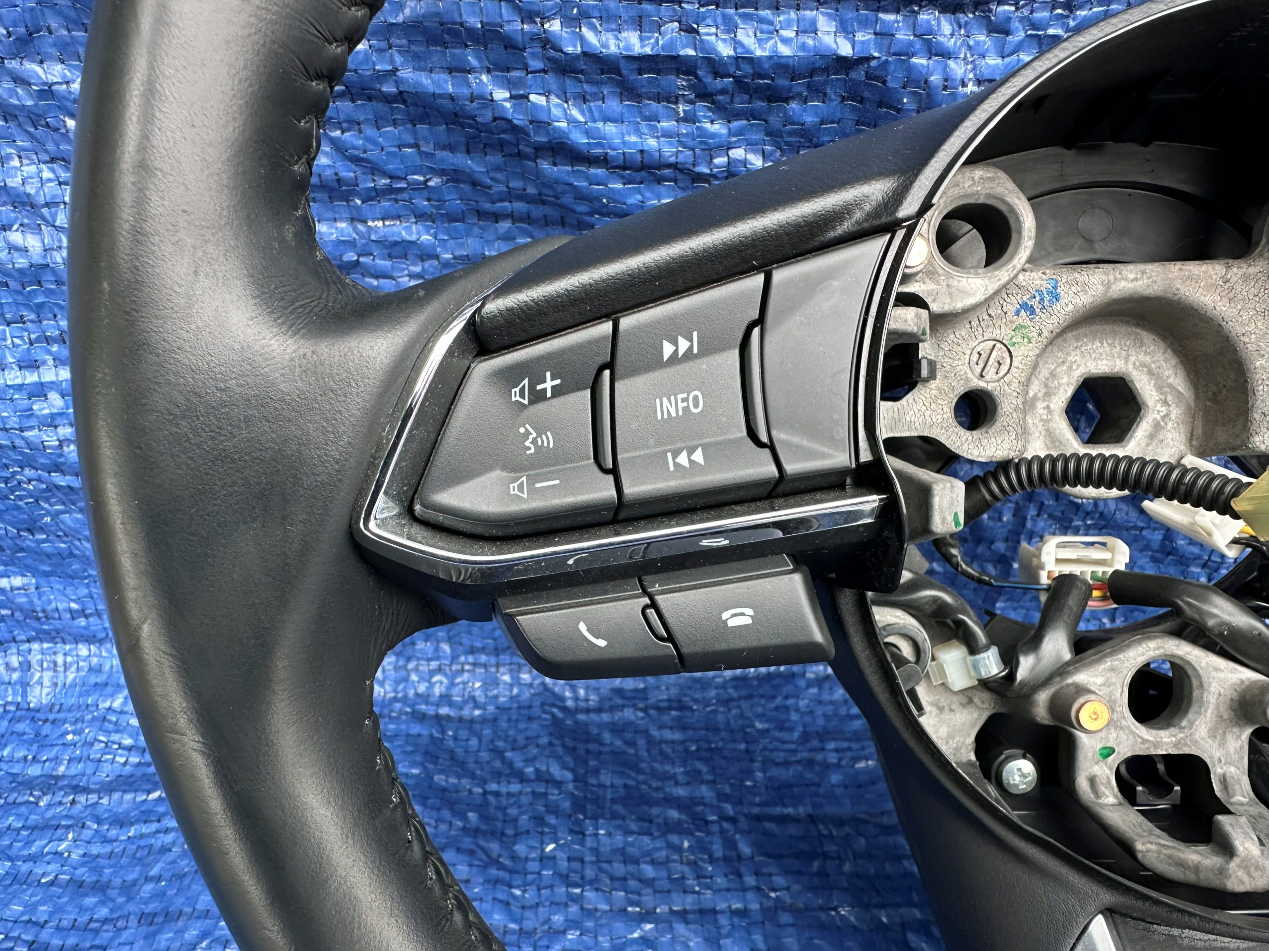 MAZDA CX5 II 2019- Volant multifonction - Belle état image 3