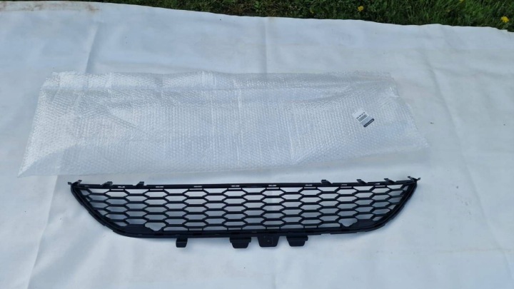 Dacia Sandero III Jogger Front Bumper Grille 622546060R